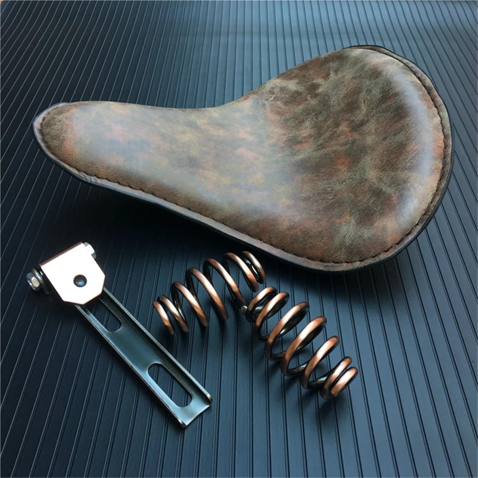Poduszka Do Softail Chopper Bobber | Uniwersalny fotel kierowcy jednoosobowy w kolorze czarno-brązowym z uchwytem do mocowania(D)
