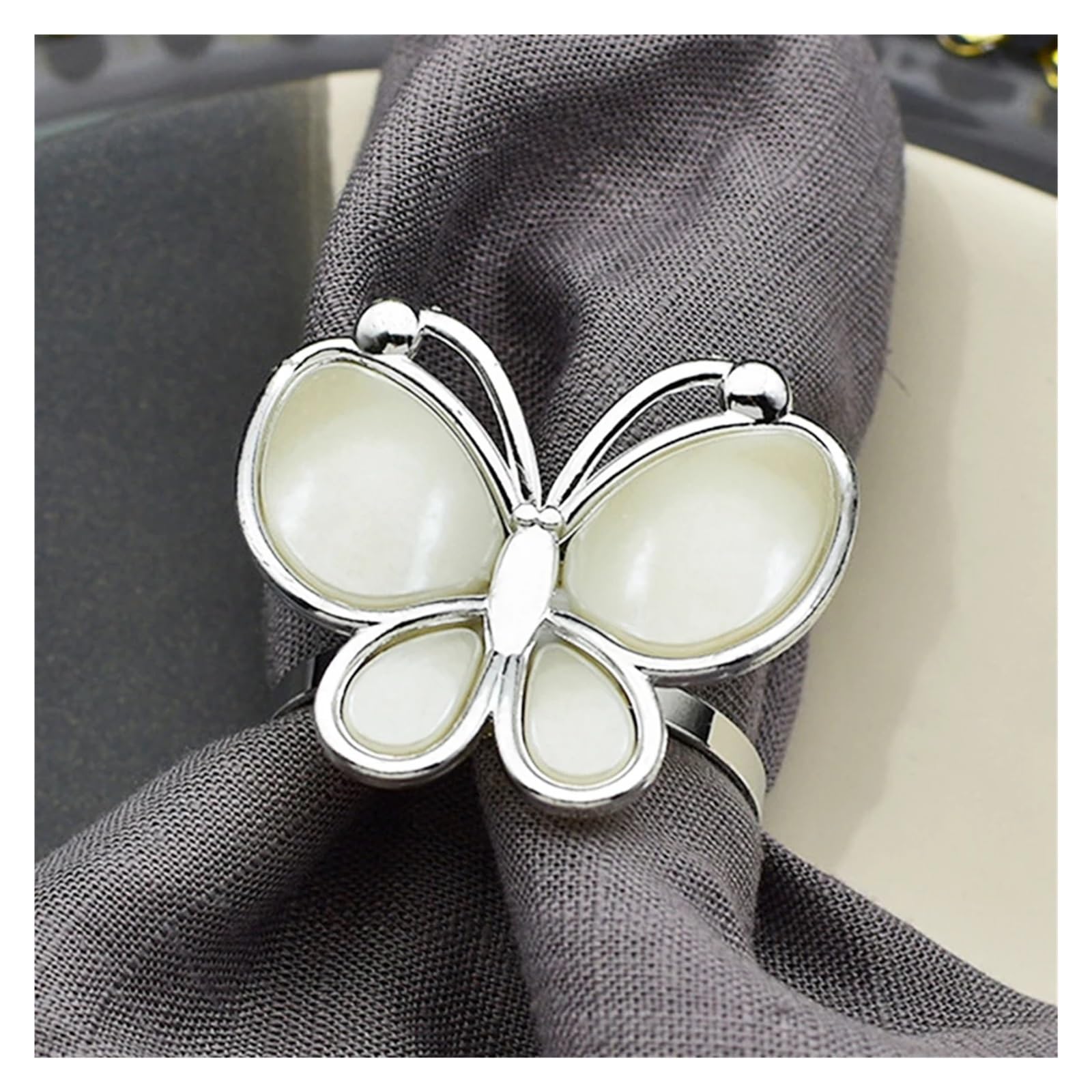 napkin rings Alloy Metal Napkin Ring for Wedding Table Decoration Pearl Holder Buckle Towel Rings Family Dinner Deco(D)