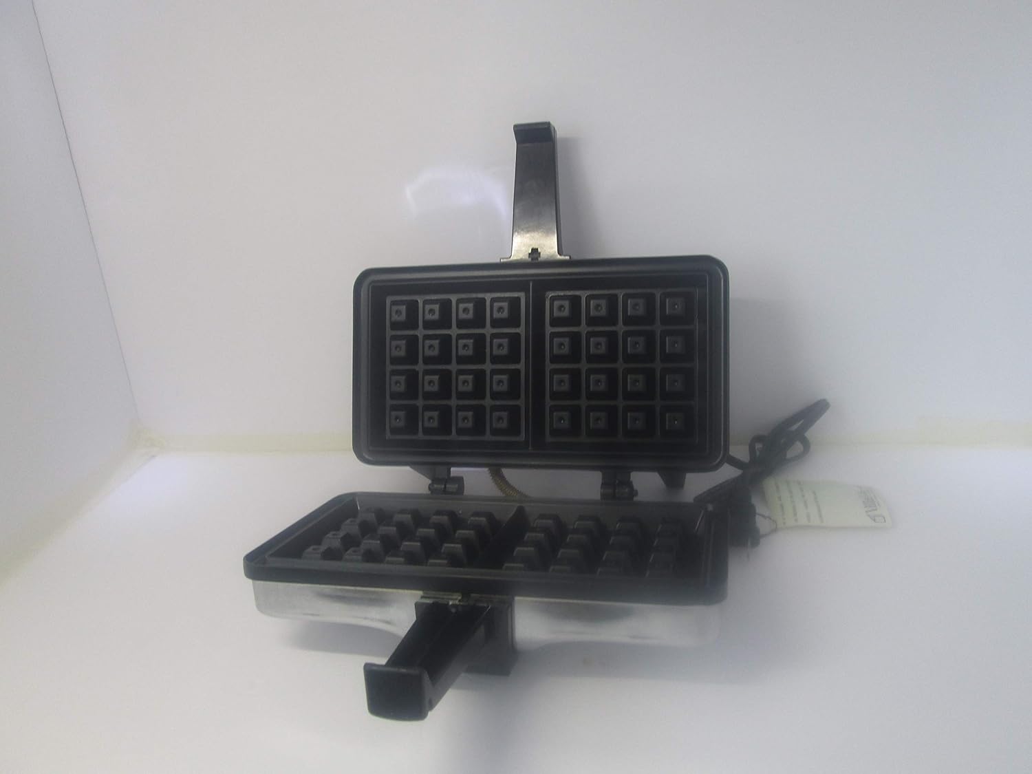 VillaWare Belgian Waffler 3300 Series II