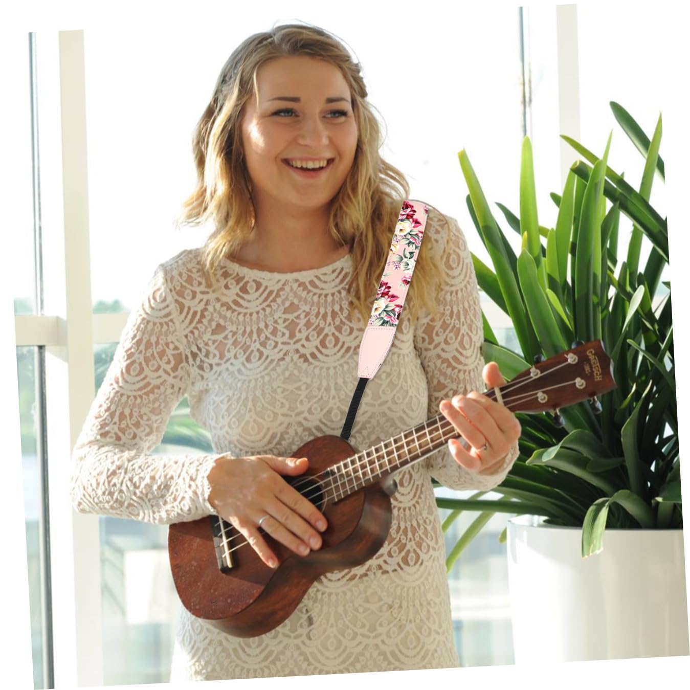 Yardwe Verstellbarer Mehrschichtiger Stil Hawaii Ukulele Ukulelengurt im Nylon mit Zufälliger Haken Schutz Bequeme Passform für bei Auftritten und Anlässen