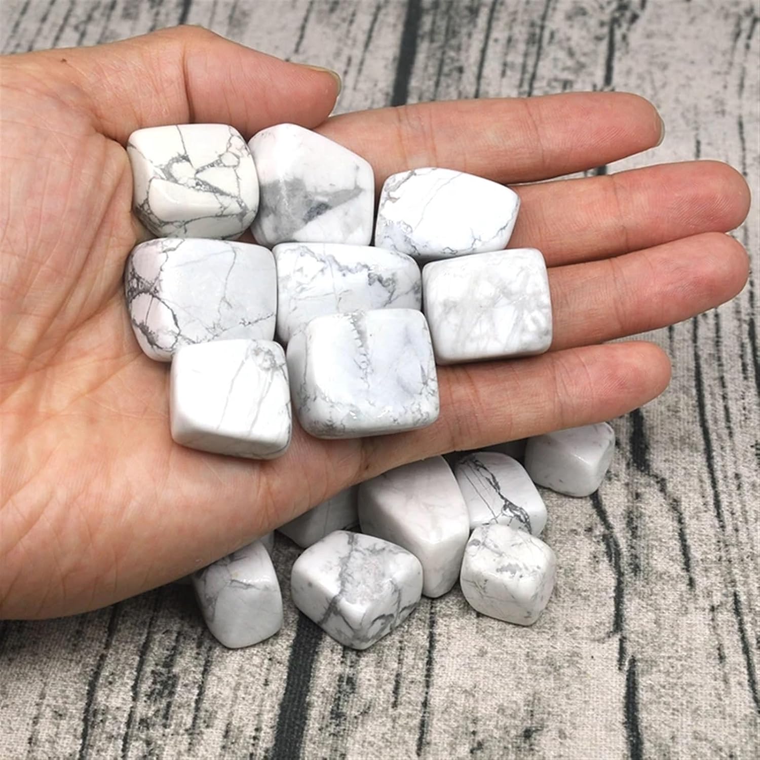 AtkitS Natural White Howlite Turquoise Gravel Specimen Size Irregular Tumbled Stones Reiki Healing Crystals Quartz Mineral Aquarium Home Decor (Size : 500g)