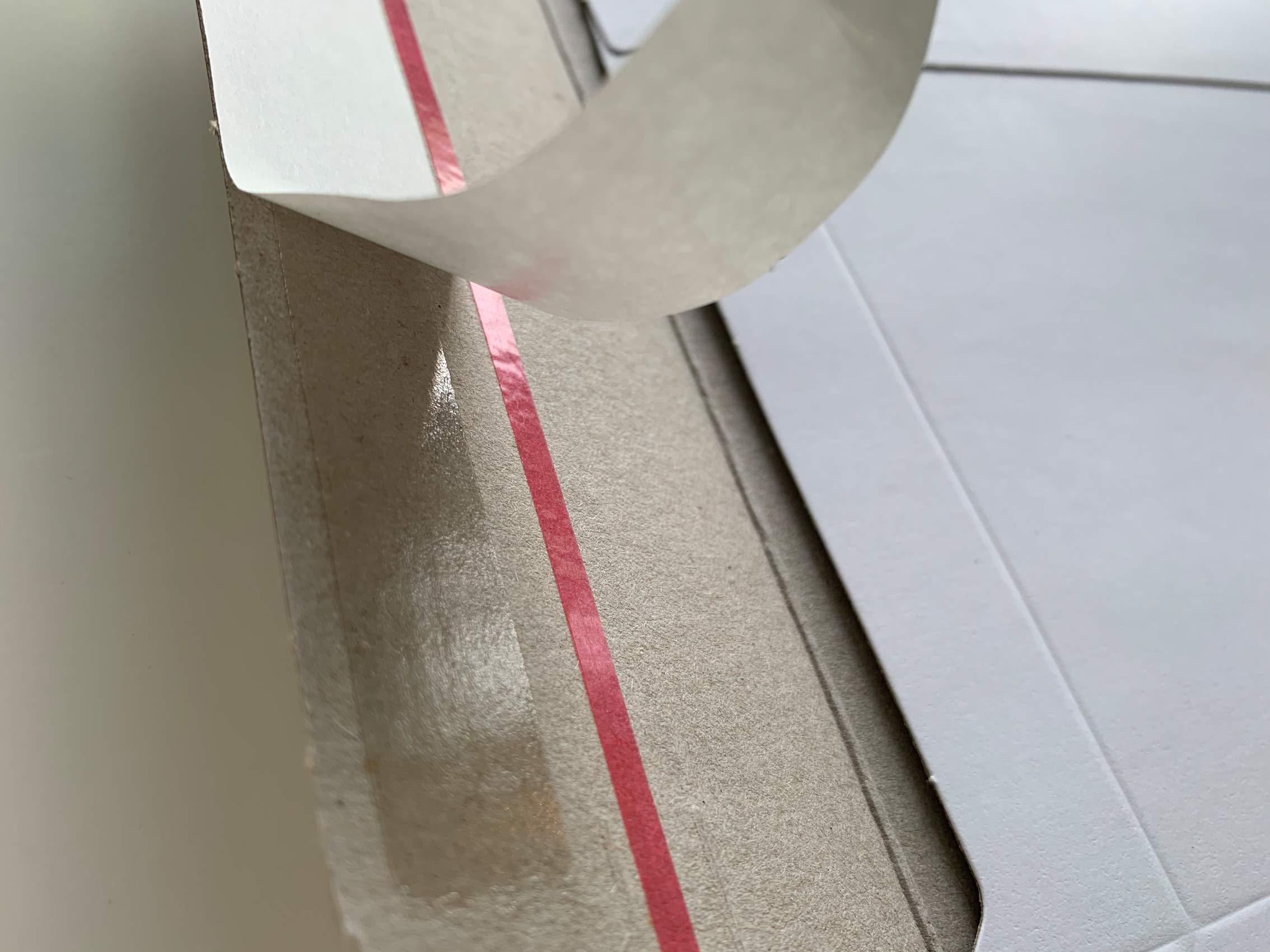 weiße Versandtaschen aus Karton mit Aufreißfaden für Dokumente, Bücher, DVDs & Co – 100 Stück selbstklebende Versandtaschen mit den Maßen 353x250 mm (DIN B4) – extra stark 500g/m²