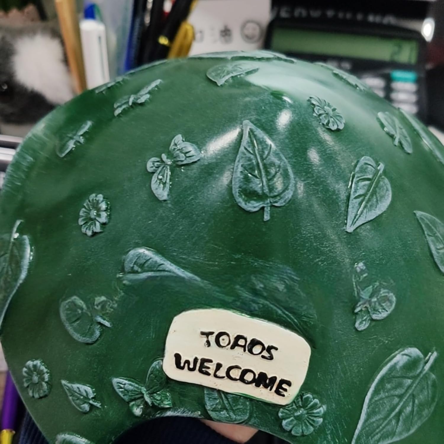 Toad House 8x4in Leaf Pattern Frog House Resin Protective Toad Habitat with Welcome Sign Cute Ideal for Home Outside Garden Zoo Aquarium Green