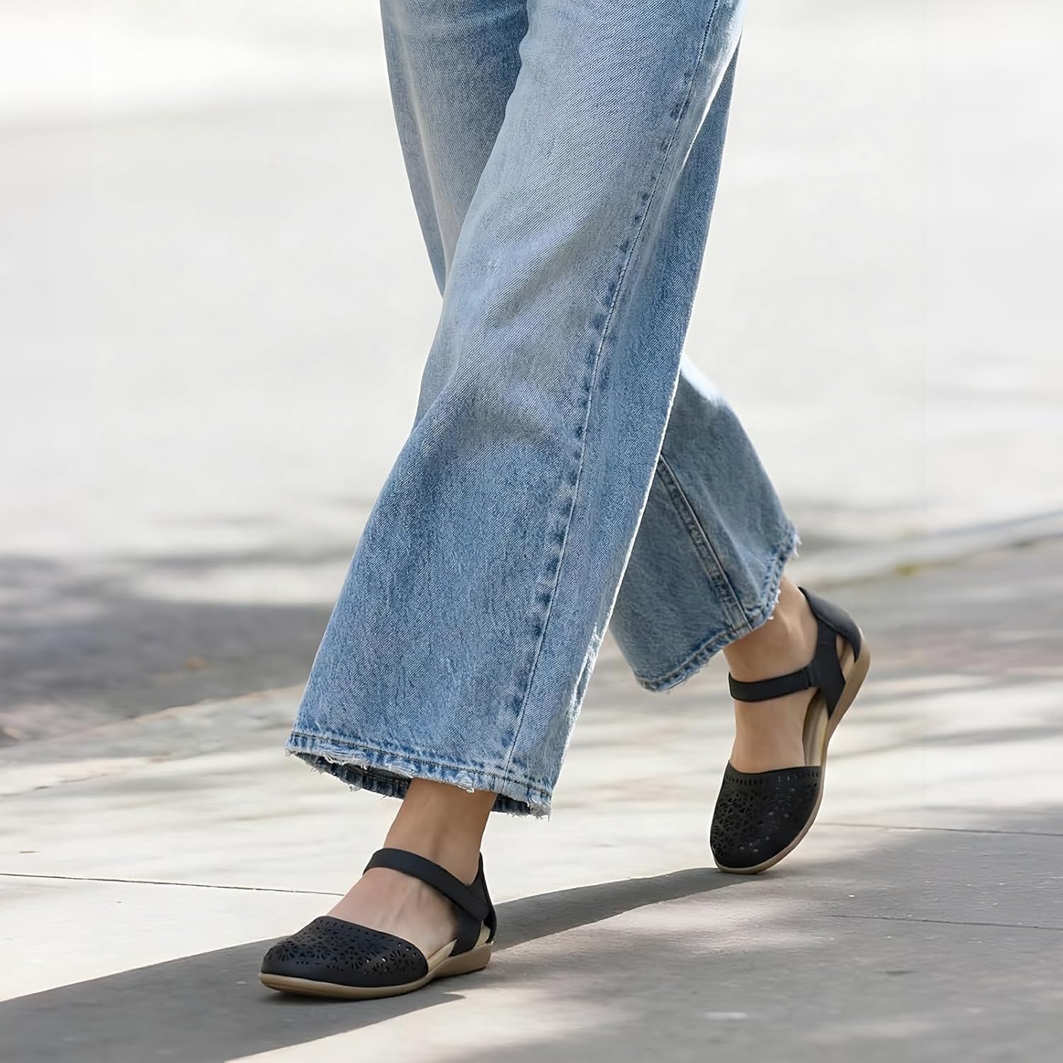 Rihero Summer Casual Closed Toe Sandals Women Comfortable Footbed Arch Support Flat Sandals with Adjustable Strap - Image 3