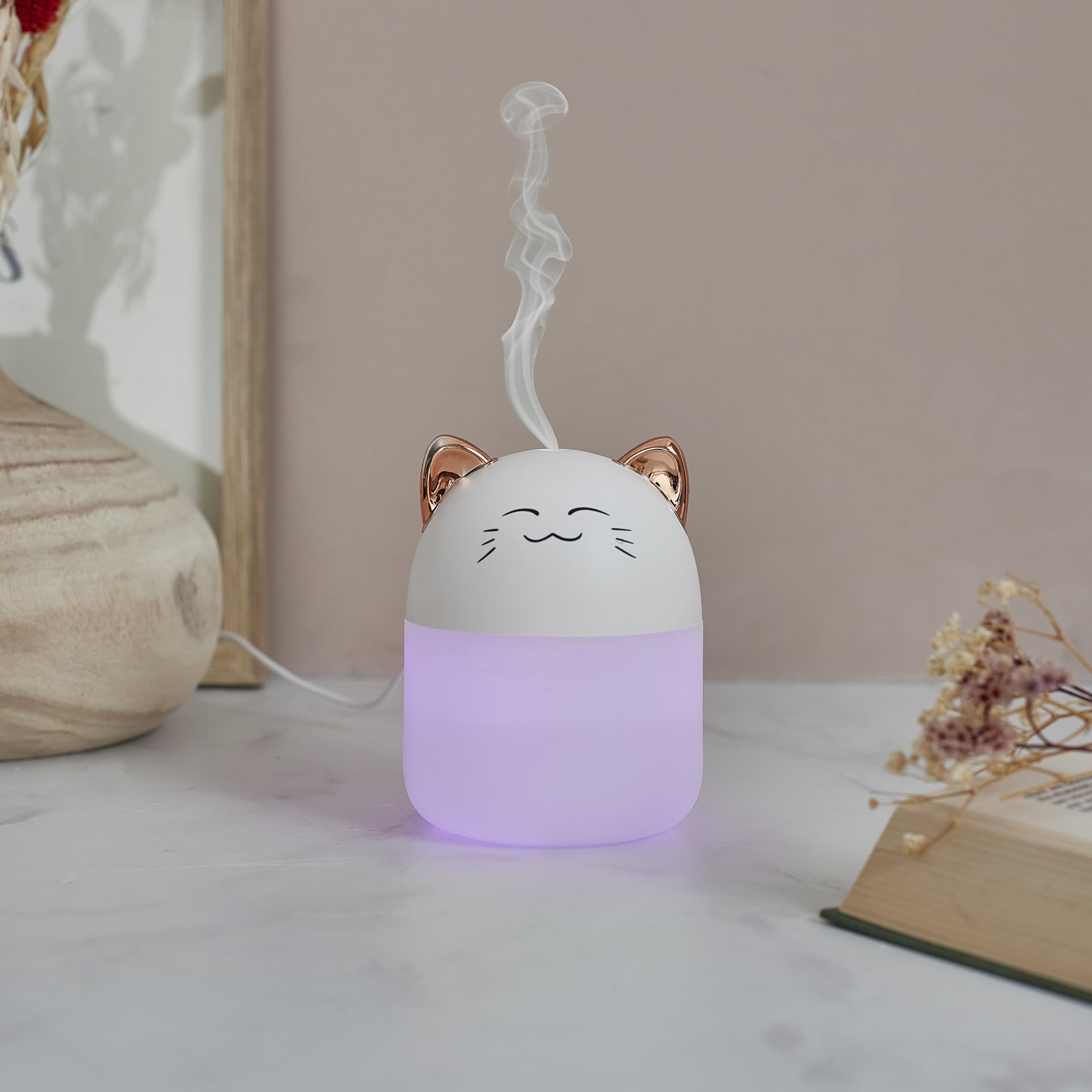 HOME DECO FACTORY, VE6082, dyfuzor olejków eterycznych Led'Kawaii Cat, uroczy design, wielokolorowe oświetlenie LED, idealne do domu, relaksująca atmosfera, kompaktowy rozmiar, różne wzornictwo