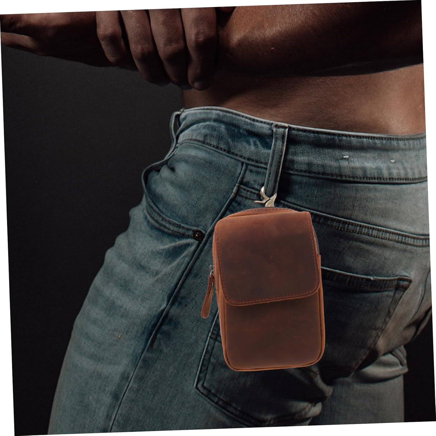 Multifunctional Leather Waist Bag for Outdoor Activities Durable Phone Pouch for Men for Running Camping and Work Chic Design with Strong Protection