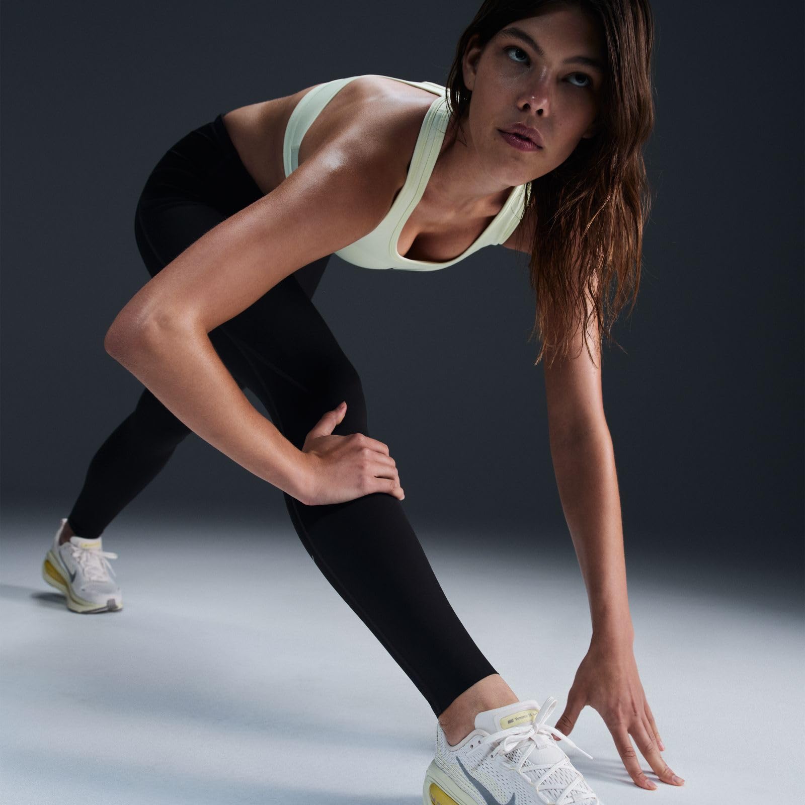 Nike Swift 7/8 legginsy treningowe z wysokim stanem i kieszeniami (damskie), czarny/odblaskowy srebrny, HJ2252-010, XS
