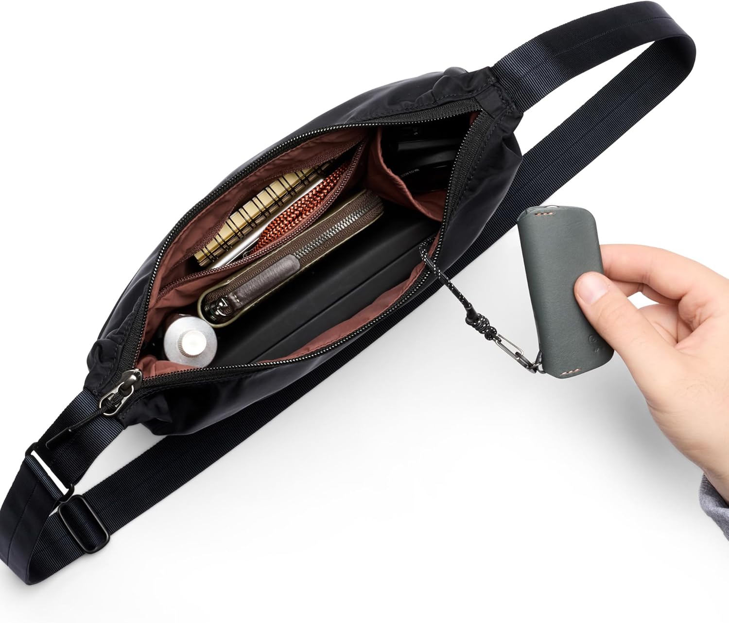 Bellroy Laneway Crescent Bag (everyday 2.5 liter mini crossbody bag with plenty of pockets and adjustable strap)' - Ink - Image 2