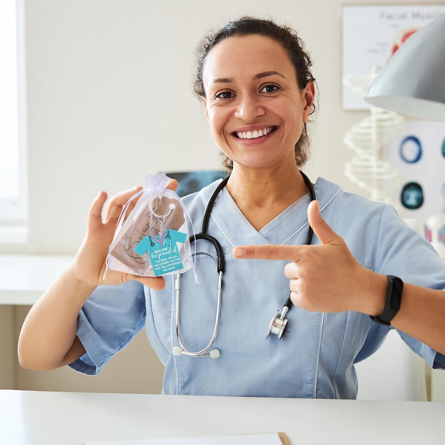 Sureio 24 Sets Nurse Keychain Nurse Week Medical Assistant Employee Appreciation Thank You Gift Cards and White Organza Bags Women Doctor Appreciation - Image 5