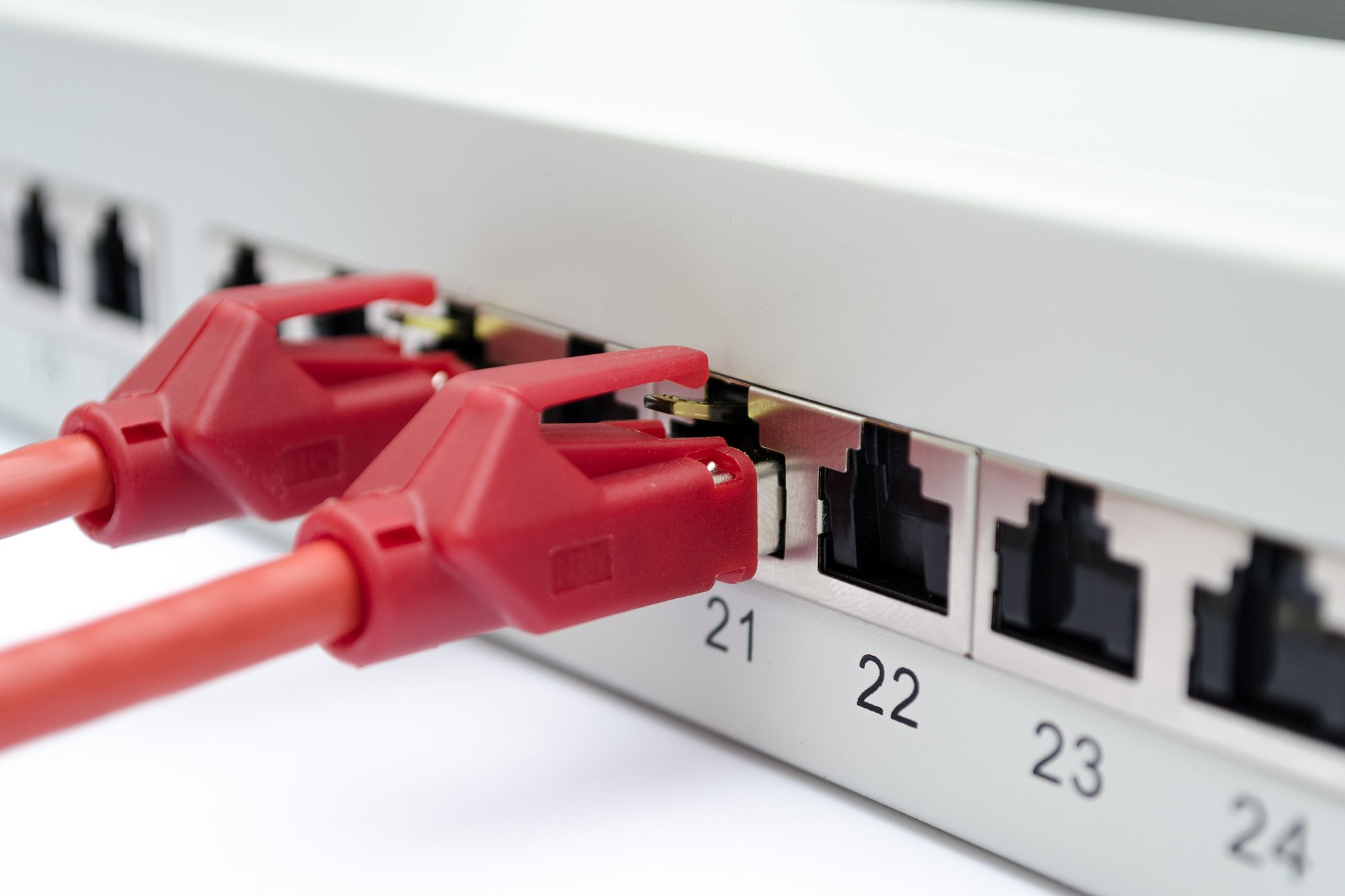 DIGITUS LSA Patch-Panel Cat-6A - 24 porte - 1 U - Schermato - Classe EA - Flap di protezione dalla polvere - Nero RAL 9005