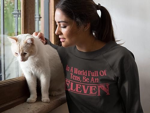 Vista 4 de Expression Tees in A World Full of Tens, Be an Eleven Racerback - Camiseta sin mangas para mujer