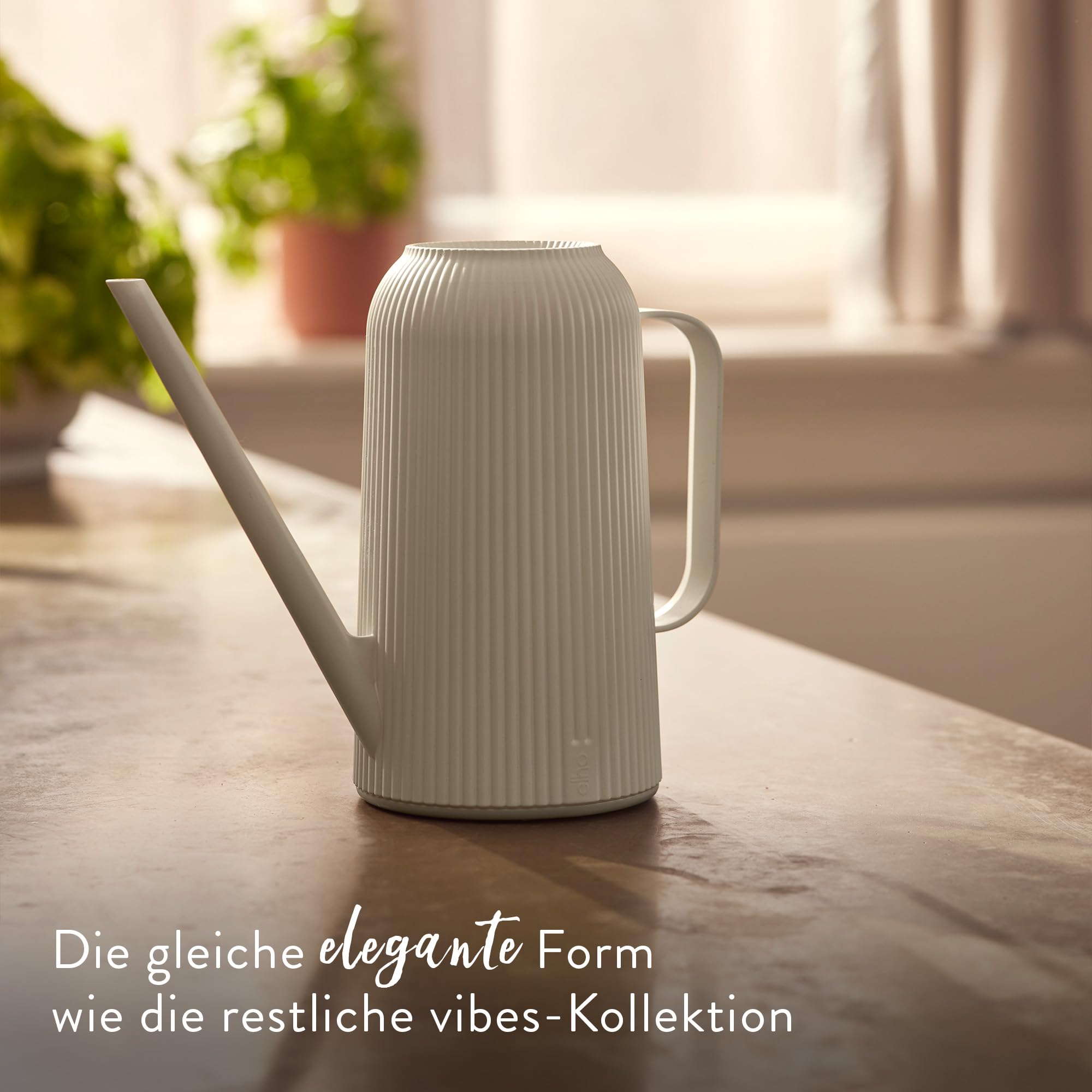 Elho Vibes Fold Gießkanne 1.7ltr - Gießkanne für Zimmerpflanzen - 100% recyceltes Plastik - L25.2 x B7.4 X H21 - Weiß/Linen White - 5