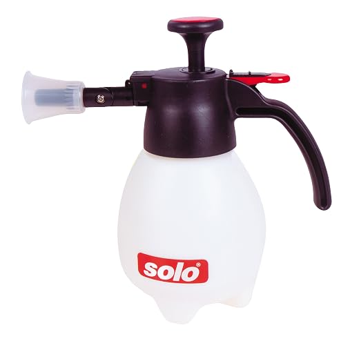 SOLO One-Hand Pressure Sprayer for Convenience