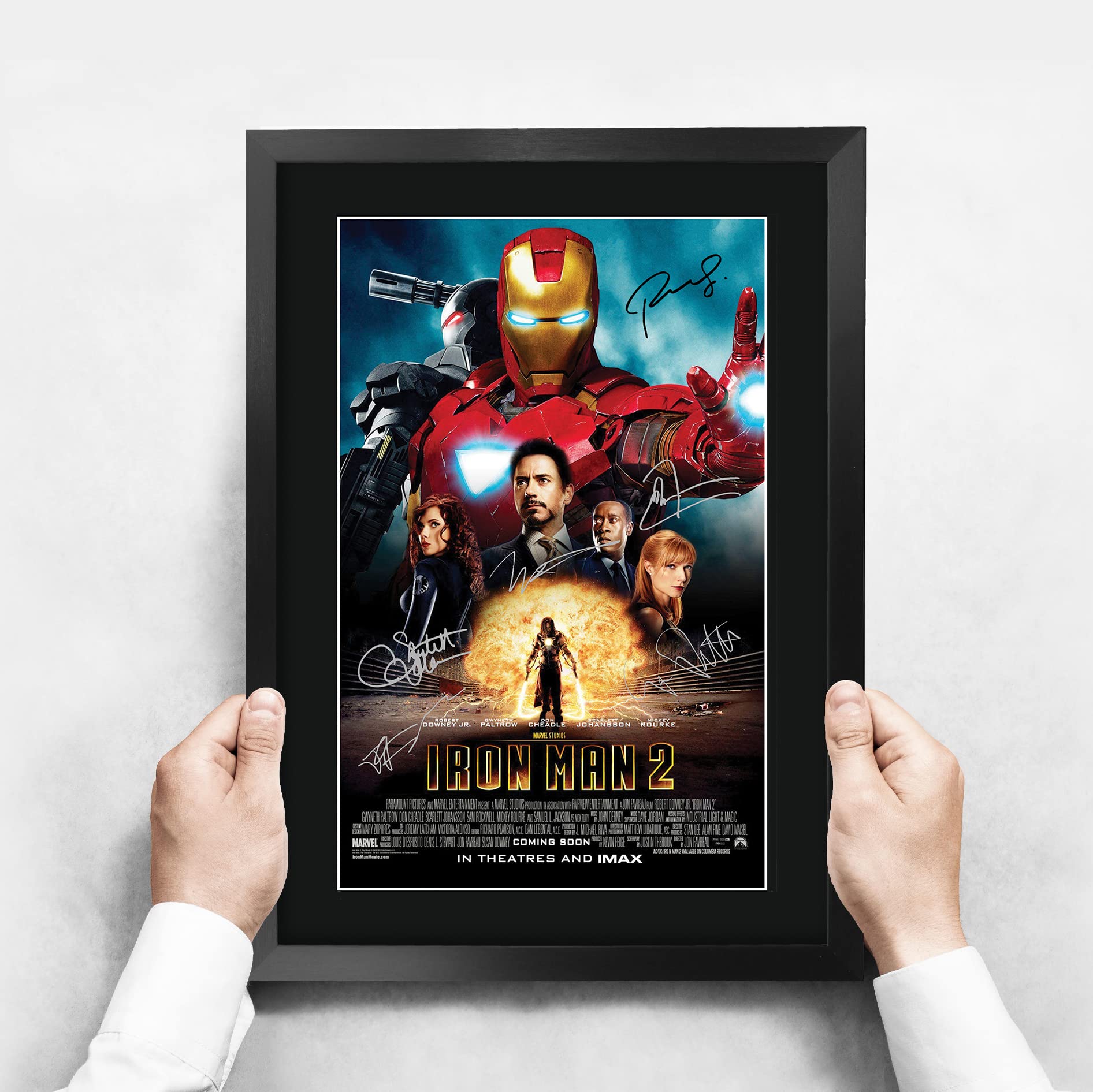 HWC Trading A3 FR Iron Man 2 Robert Downey Jr und Cast Geschenke Printed Poster Autogramm Bild für Film-Memorabilia Fans - A3 Eingerahmt