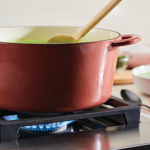 Miniatura 6 de Ayesha Curry Kitchenware - Olla holandesa de hierro fundido esmaltado con tapa, 6 cuartos de galón, color rojo secoya
