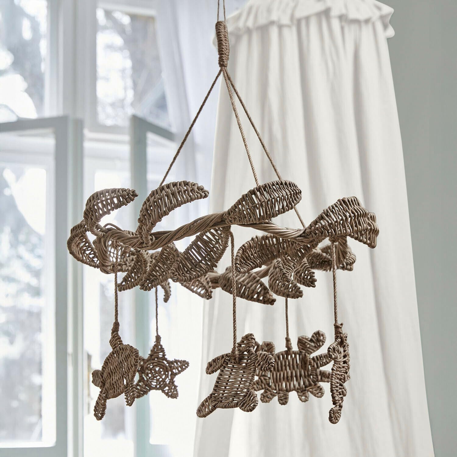 Loberon Mobile Étoille - Handgeflochten - Maritime Figuren - Natürlicher Charme - Spielaccessoire - Rattan - Eisendraht - Jute, braun | Handgeflochten - Maritime Figuren - Natürlicher Charme - Spielaccessoire - Rattan - Eisendraht - Jute