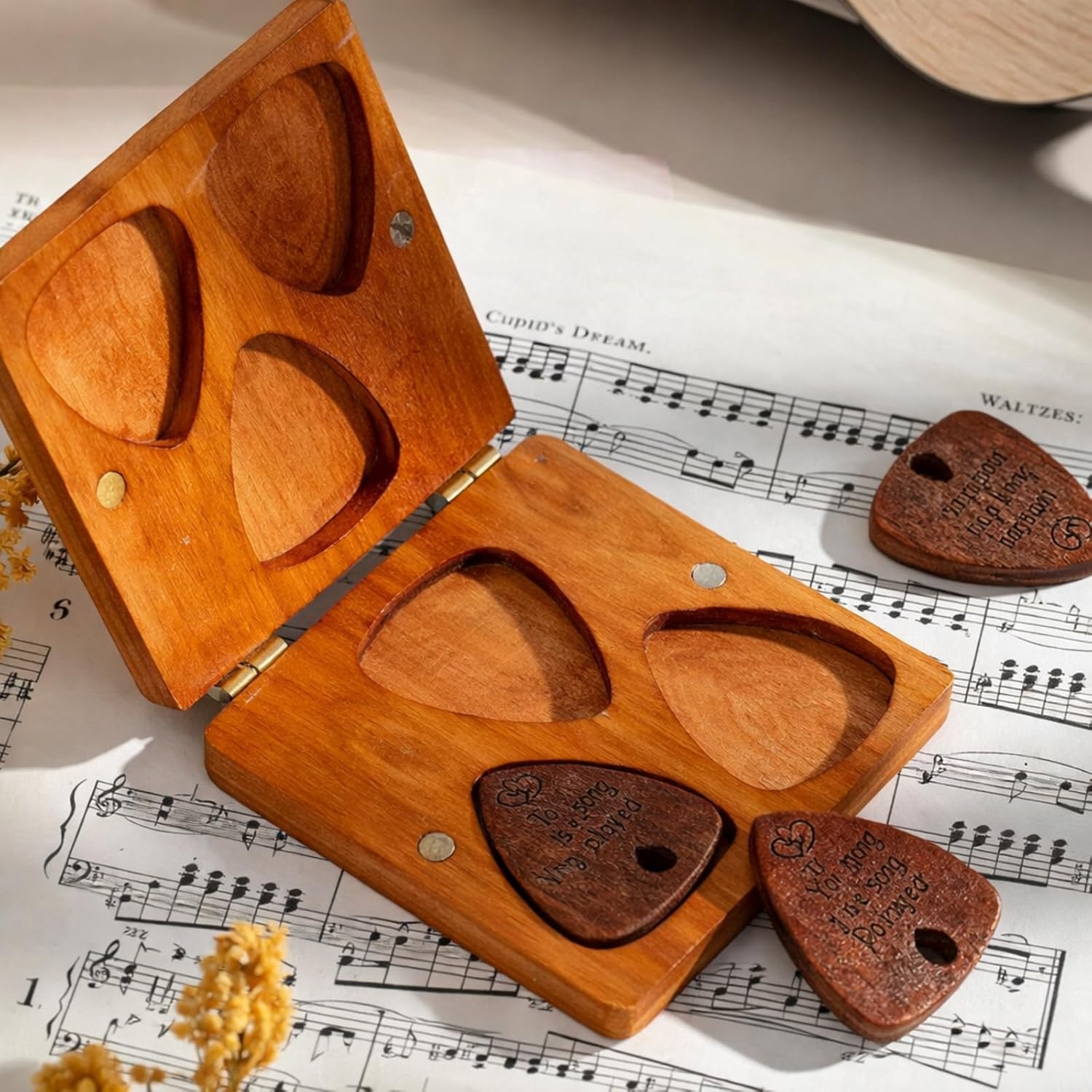 ギターピックボックスホルダー 木製ギターピック ギターピックホルダー ギターピックケース 木製ギターピックボックス 三角形ギターピッ