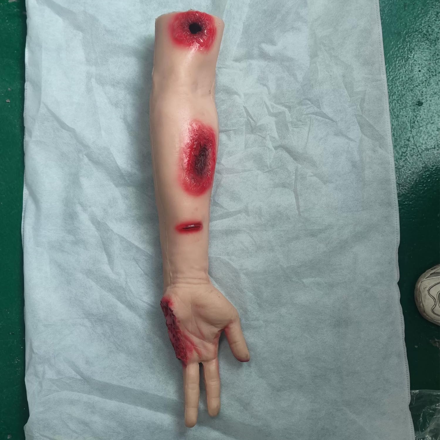 HKFGSHOP Tourniquet Training Model, Wound Packing Arm Trainer Haemorrhage Control Simulator, Highly Simulates The Wound On The Arm and Bleeding Scene, for First Aid Practice