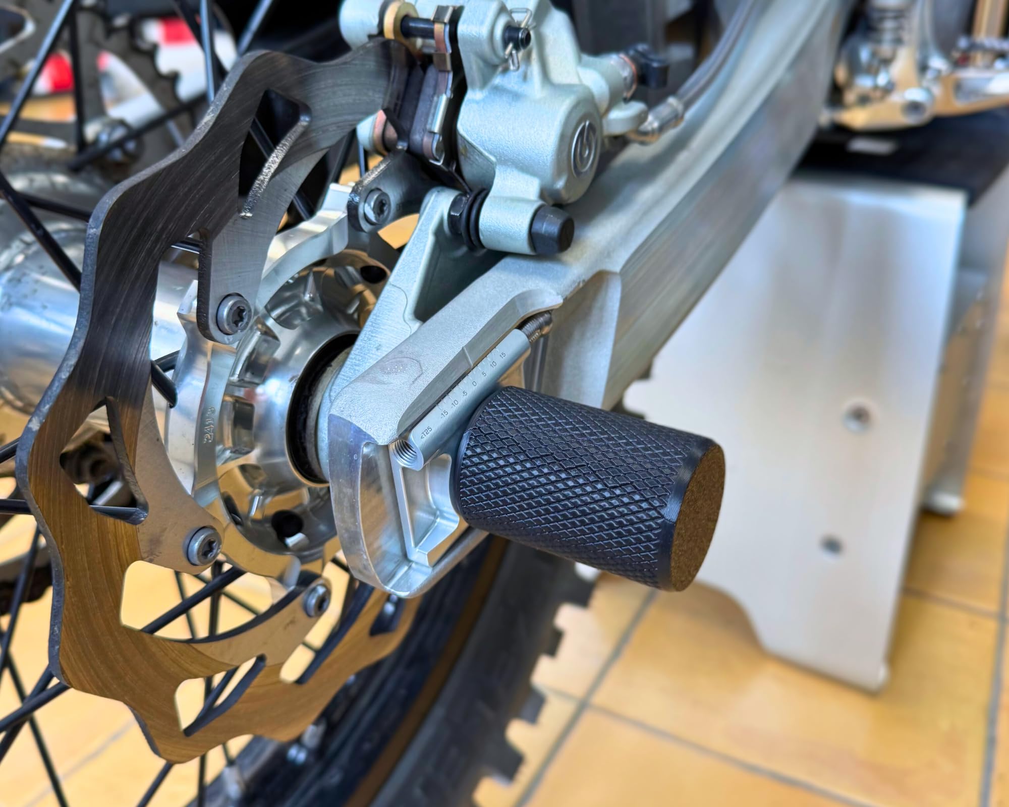 Sturzpads Set für Stark Varg MX & EX (2023–2025) – Achsenschutz vorne & hinten
