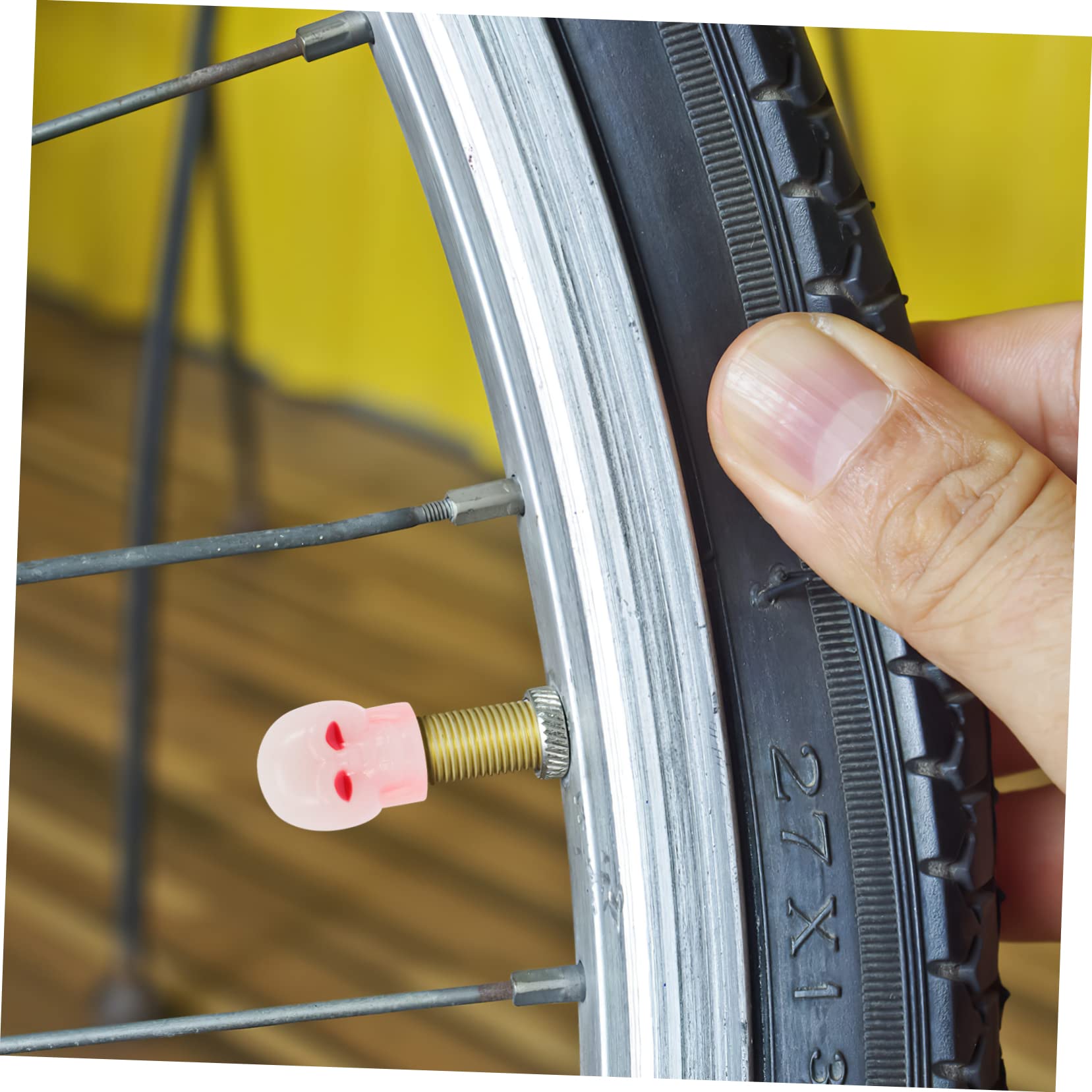 SOLUSTRE 160pezzi Tappi Valvola Fluorescenti Forma Di Teschio Per Auto Biciclette Facili Da Installare Design Unico e Durevoli Accessori Per Decorazione Veicoli