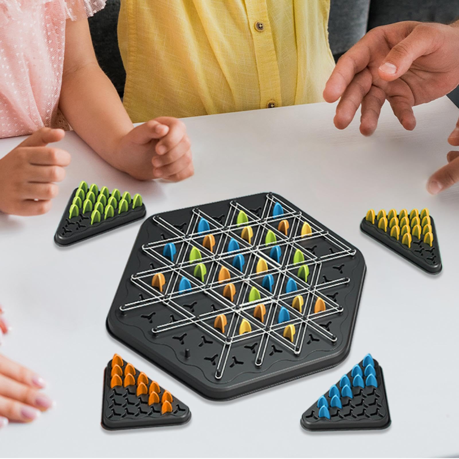 Jeu Triggle - Échecs Triangulaire En Chaîne - Jeu De Stratégie Familial Avec Plateaux Et élastiques - Pour Enfants Et Adultes