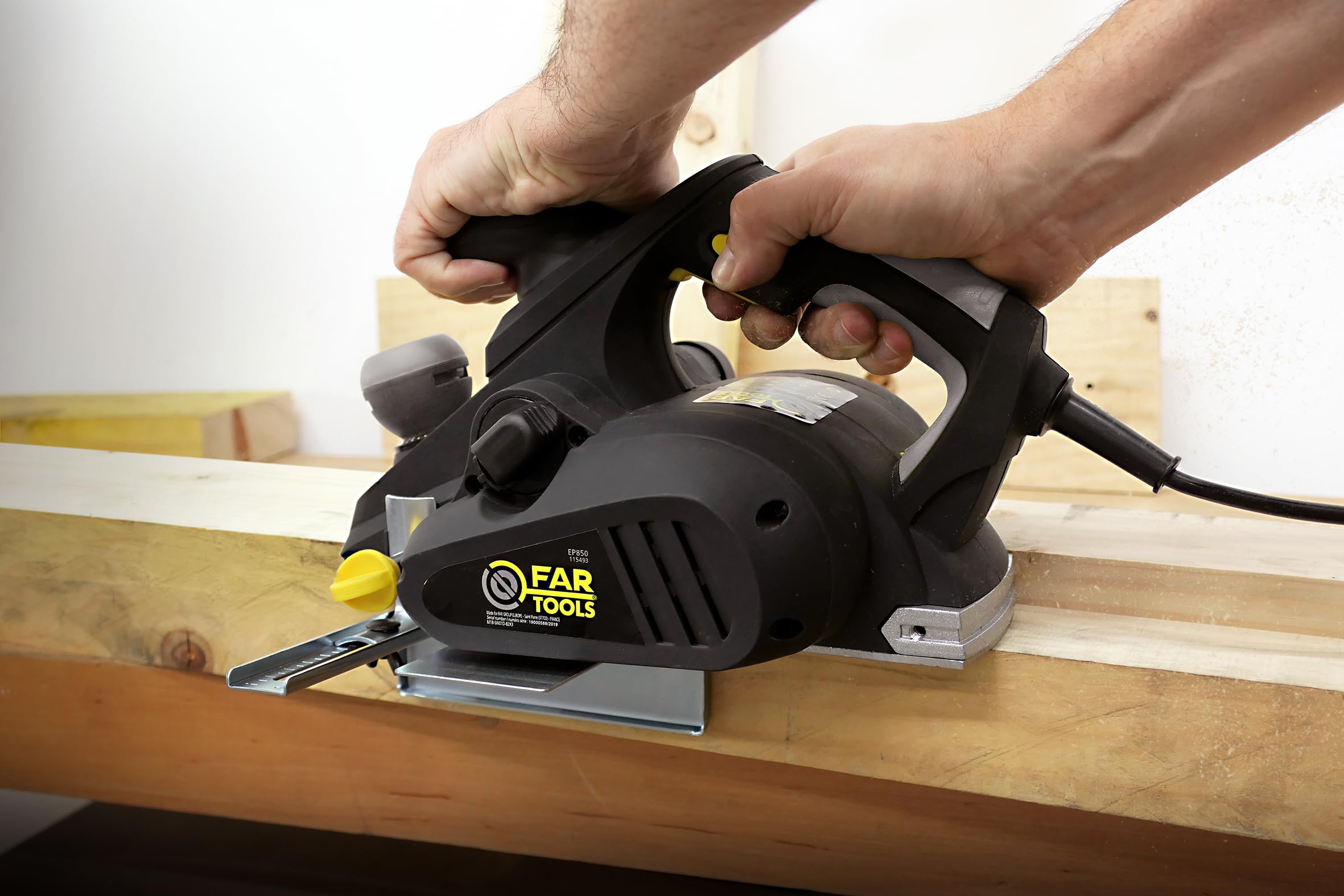 Fartools Rabot Electrique 850W 82x3mm fonction feuillure 12mm, vitesse 16500tr/min, chanfreinage, précision d'ajustement profondeur 0,2mm