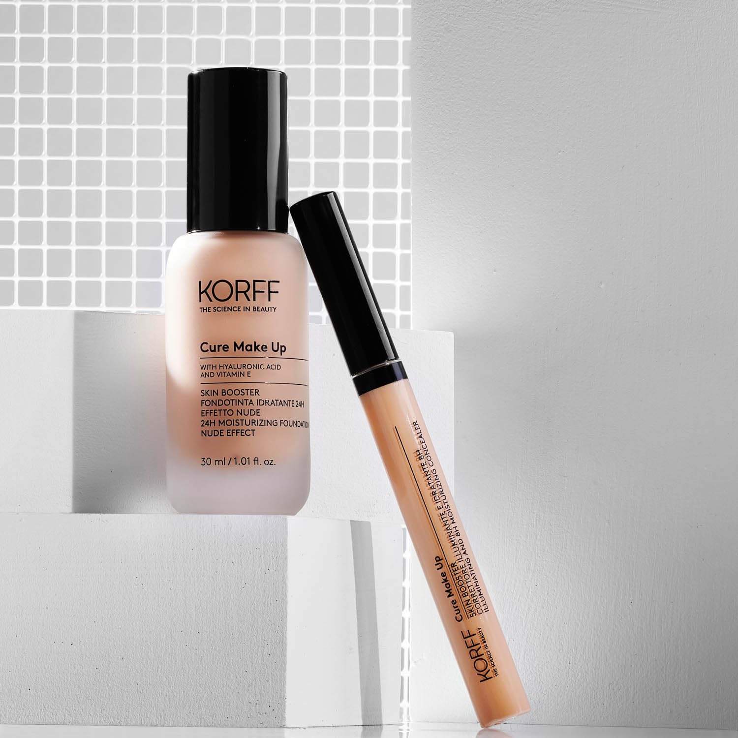 Korff Skin Booster Fondotinta Idratante 24h Effetto Nude con Acido Ialuronico e Vitamina Texture Sottile Setosa Coprenza Bassa Confezione 30ml