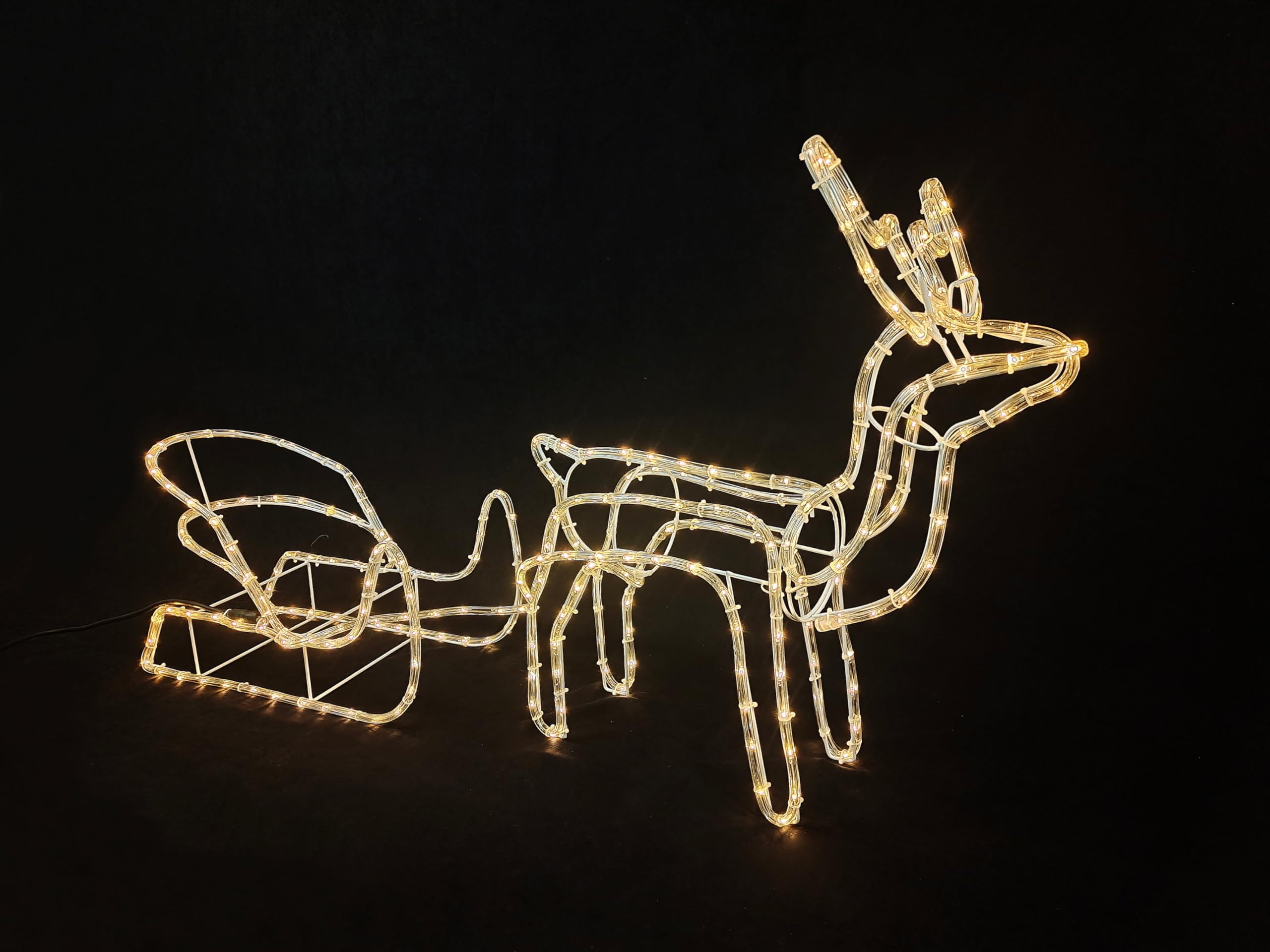 Bonetti LED Rentier mit Schlitten | 11 m Lichterschlauch | 264 Lichter | für innen und außen | warm-weiß beleuchtet | 160 x 30 x 68 cm | inkl. Metall-Heringe