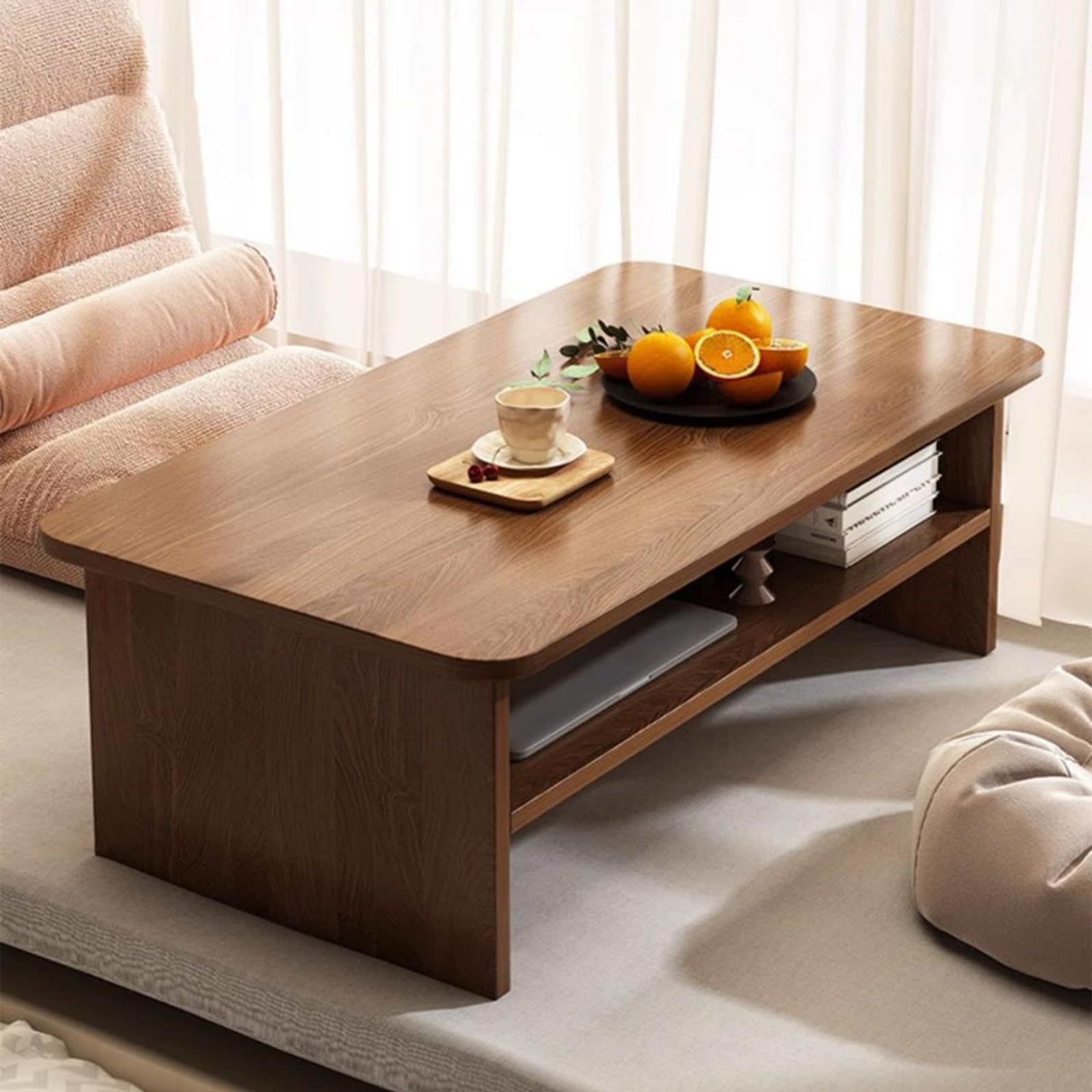 Mesa baja de madera noble con vetas de nogal y diseño elegante moderno