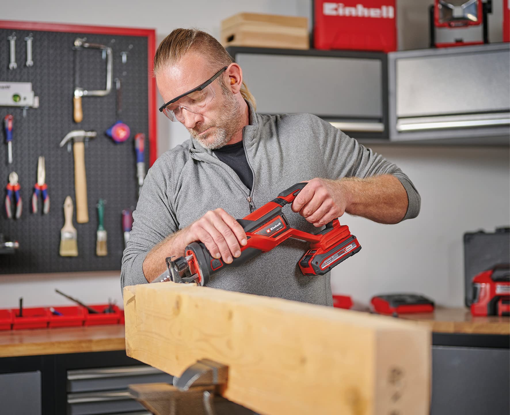 Einhell Sega universale a batteria TE-AP 18/26 Li-Solo Power X-Change (Li-Ion, 18 V, 26 mm, profondità di taglio 18 cm in legno, con lama per sega, consegna senza batteria e caricatore)