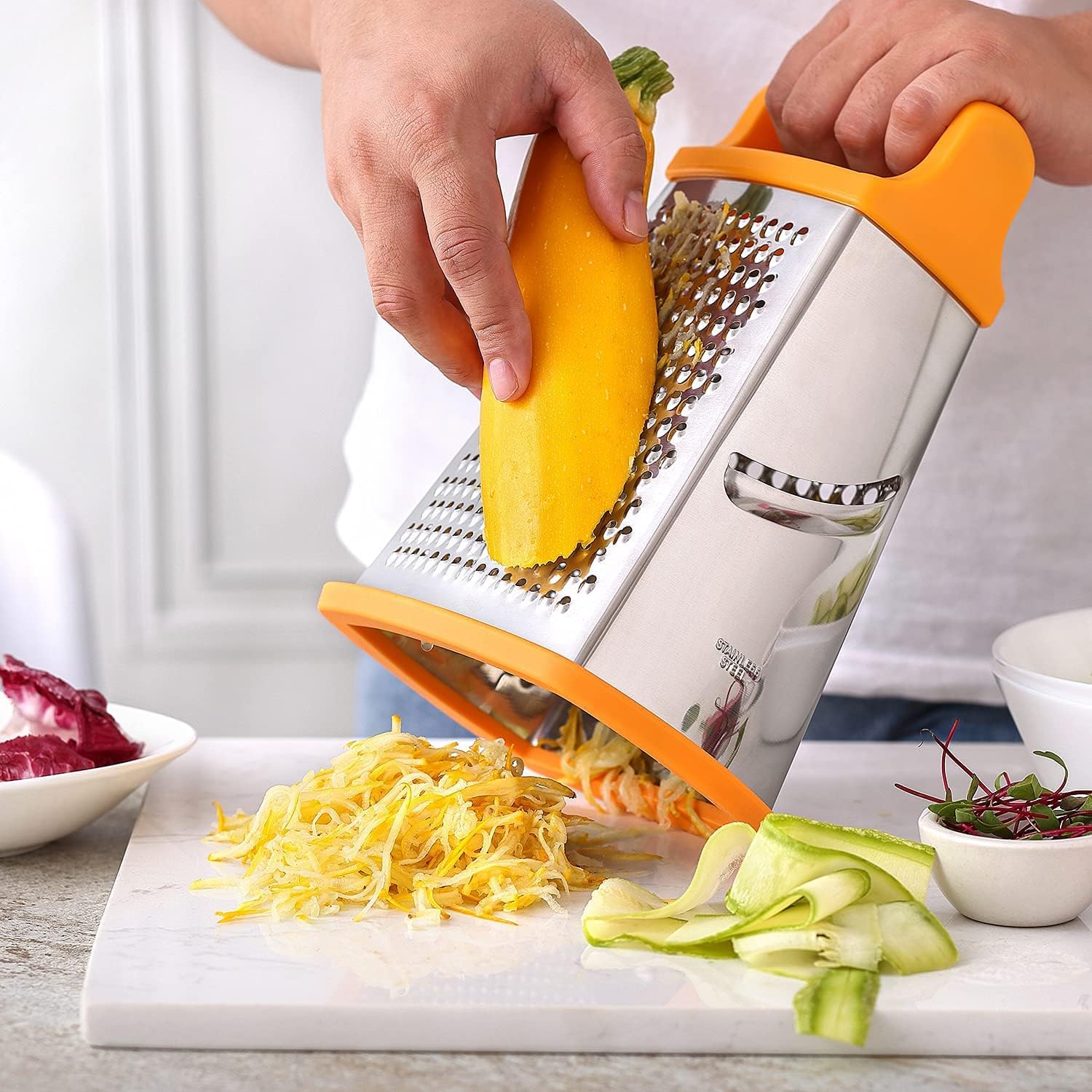 Râpe 4 En 1 VBOK IGFE En INOX - Pour Légumes, Fromage, Fruits Avec Base Antidérapante Bleue