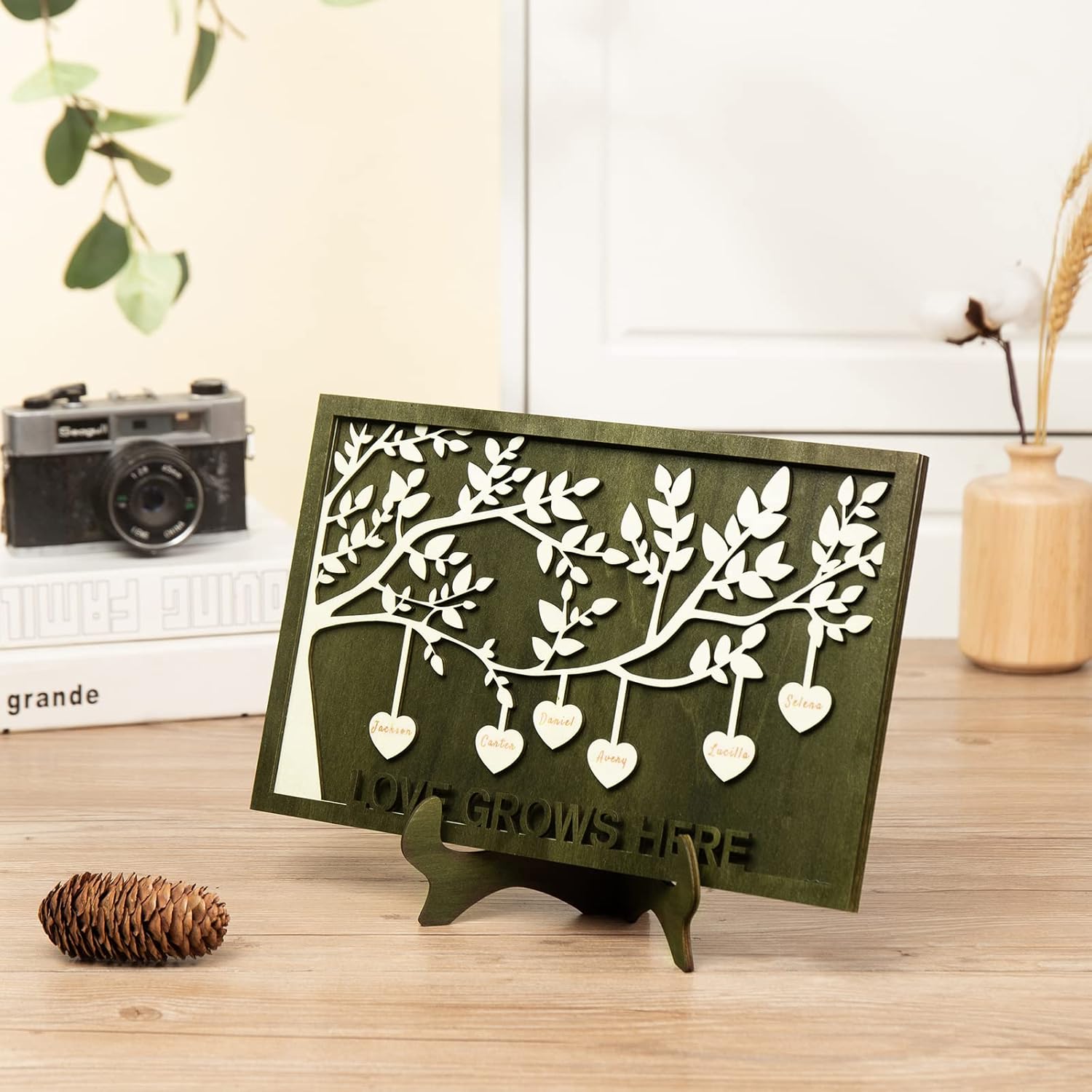 Jeweidea Personalized Family Name Sign with 2-9 Names, Custom Tree of Life Engraved Plaque Ornament with Stand Gift for Mom Grandma (6 Names)