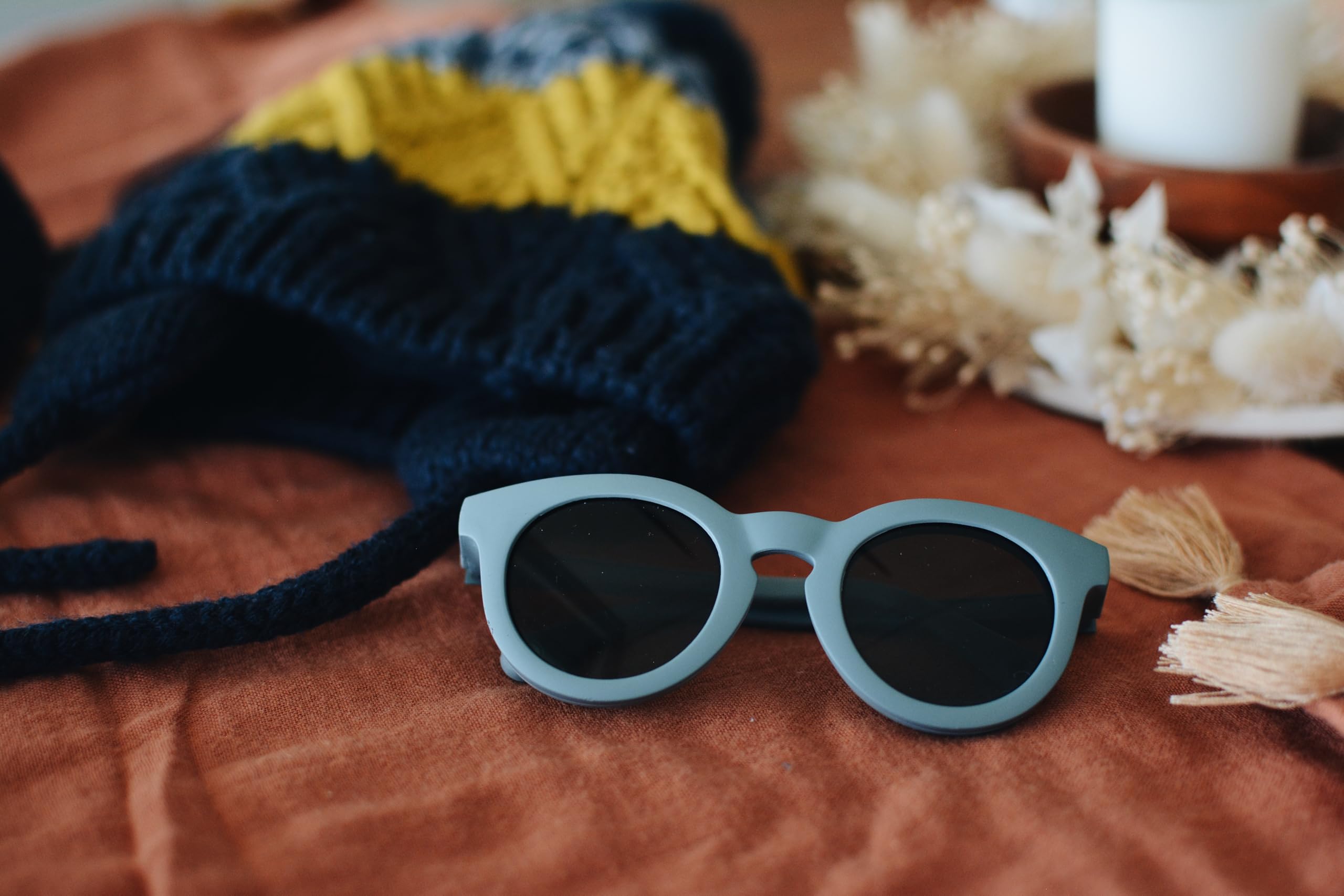 BEABA, Lunettes de Soleil pour Enfant 2-4 Ans, Protection 100 Pour cent UV - CAT 3, Protection Latérale, Confort Optimal, Branches Ajustables 360 degré, Adapable à la Vue, RETRO Happy Baltic Blue