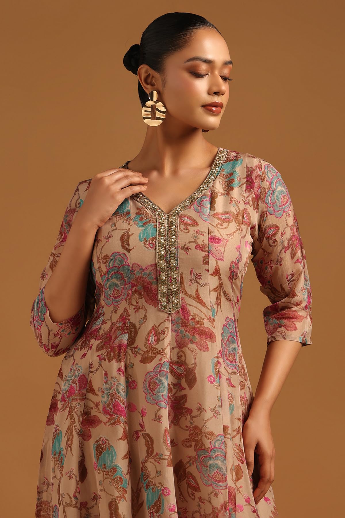 Soch Abito botanico da donna in organza con ricamo Zari e dettagli Cutdana