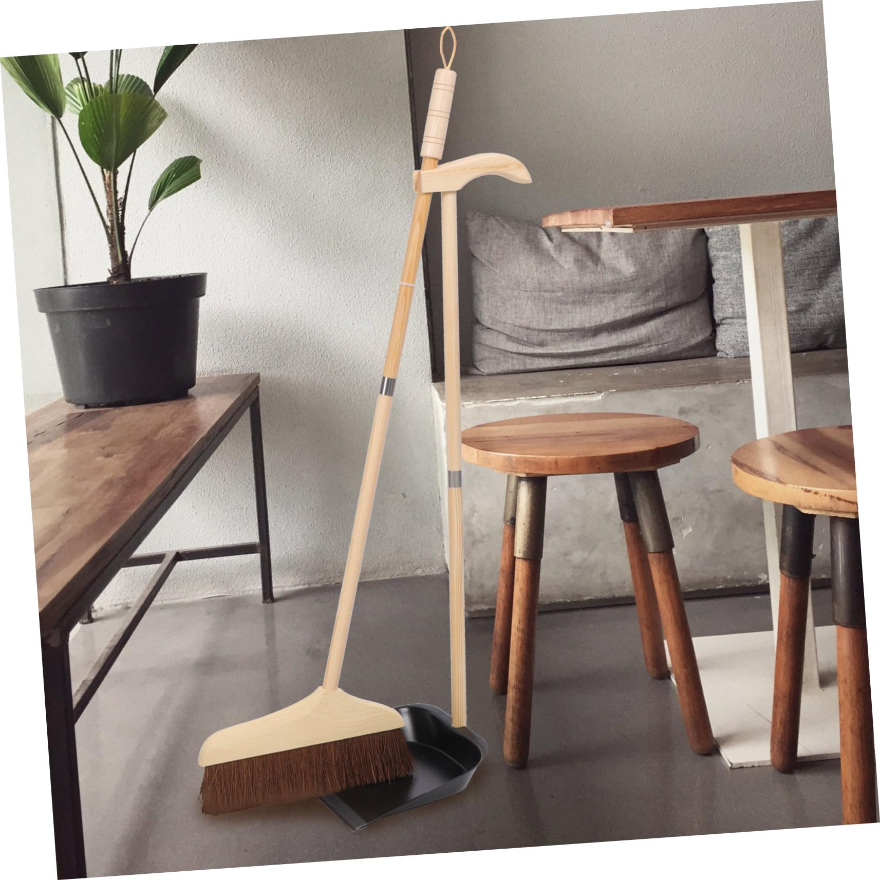 SOLUSTRE Besen und Kehrschaufel Haushalt Innen und Außenbereich Geeignet Robustes Material Ergonomischer Griff Platzsparendes Design