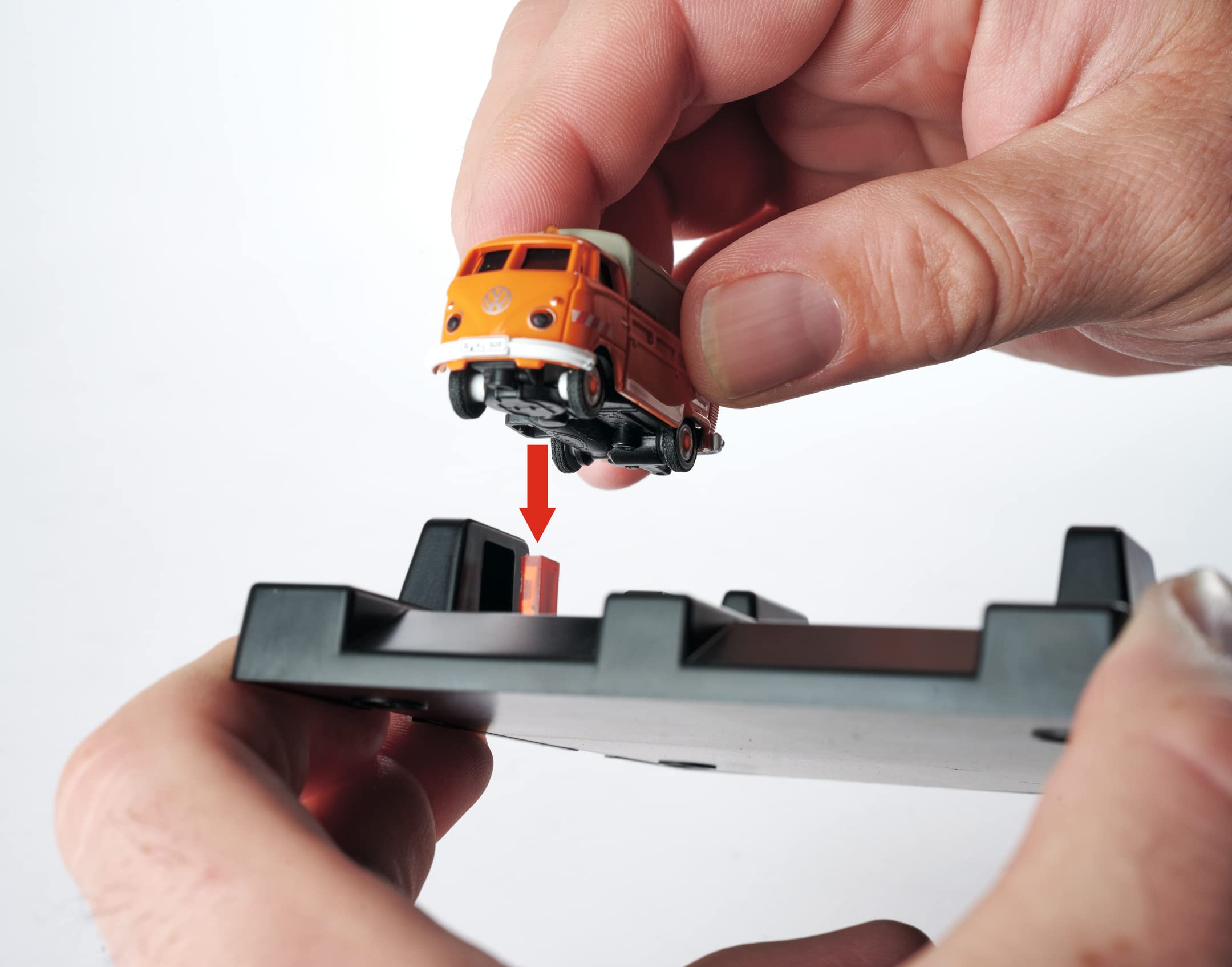 Carson 500504145 1:87 USB Estación de Carga cuádruple - Diorama Accesorios, Estado de Carga para Modelos, construcción de Modelos, 1:87, Cargador