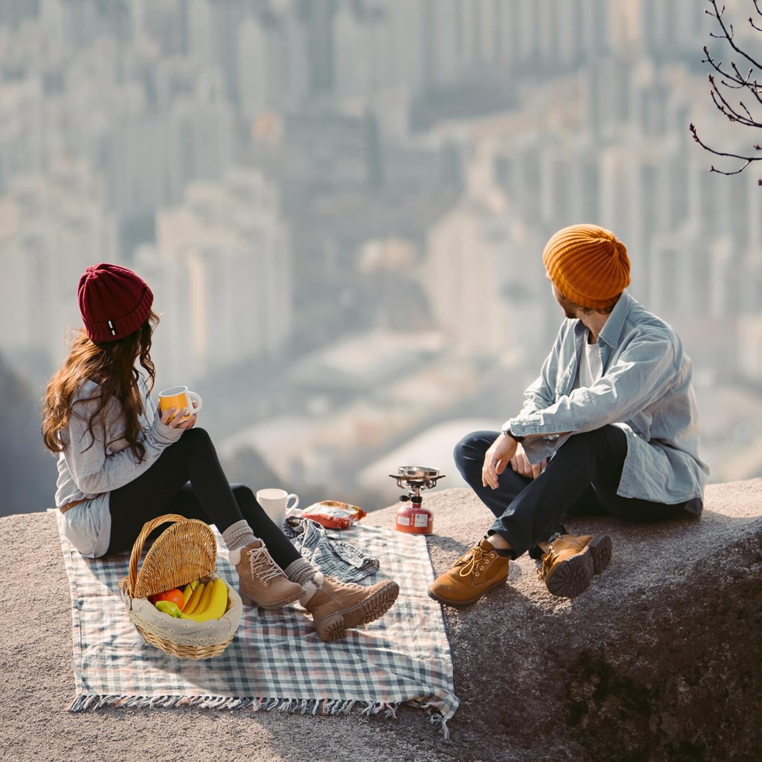 Totority Wicker Picnic Basket with Lid and Handle, Rattan Storage Basket for Outdoor Use, 35x25x17cm Covered Handwoven Sundries Organizer for Garden and Picnic