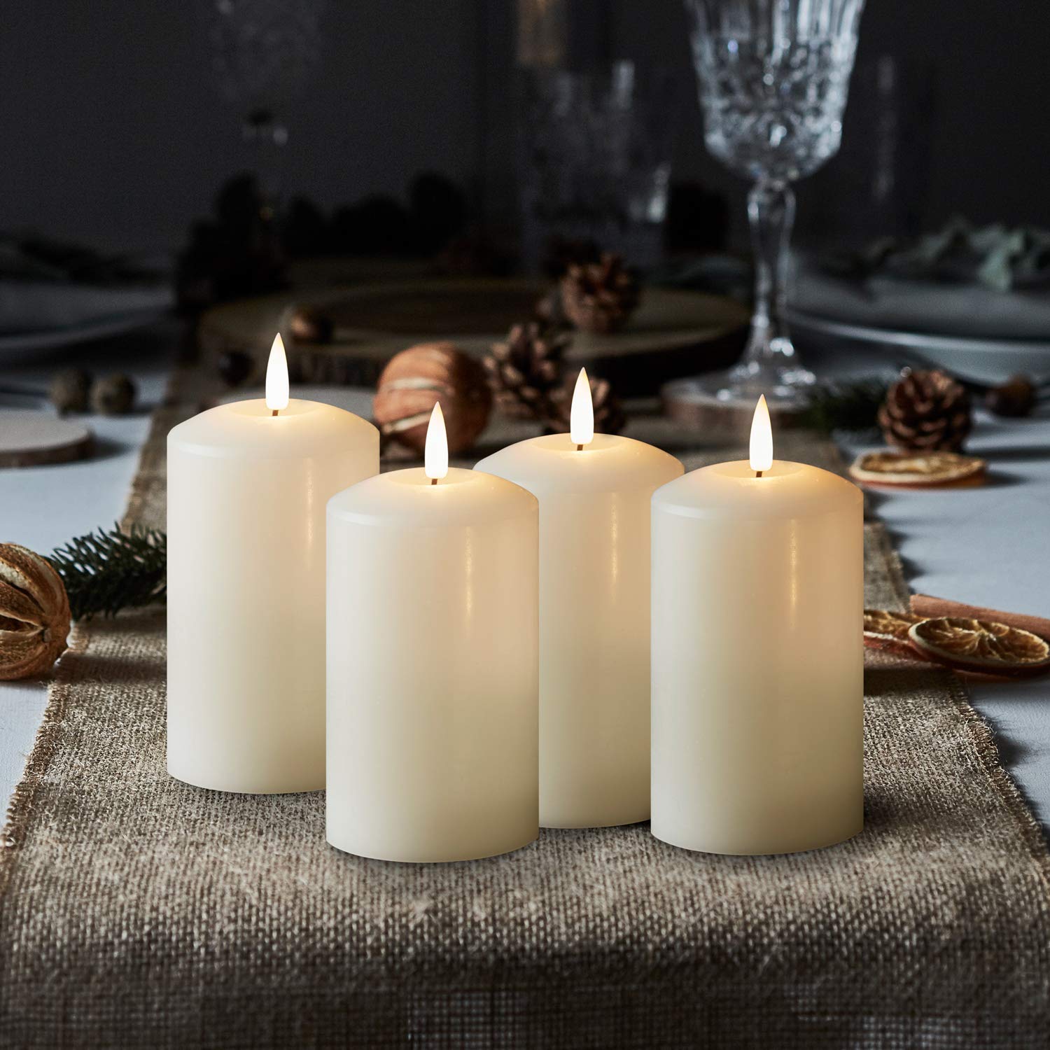 Lights4fun 4x TruGlow™ LED Echtwachskerzen mit warmweißer LED Flamme 12,5cm batteriebetrieb