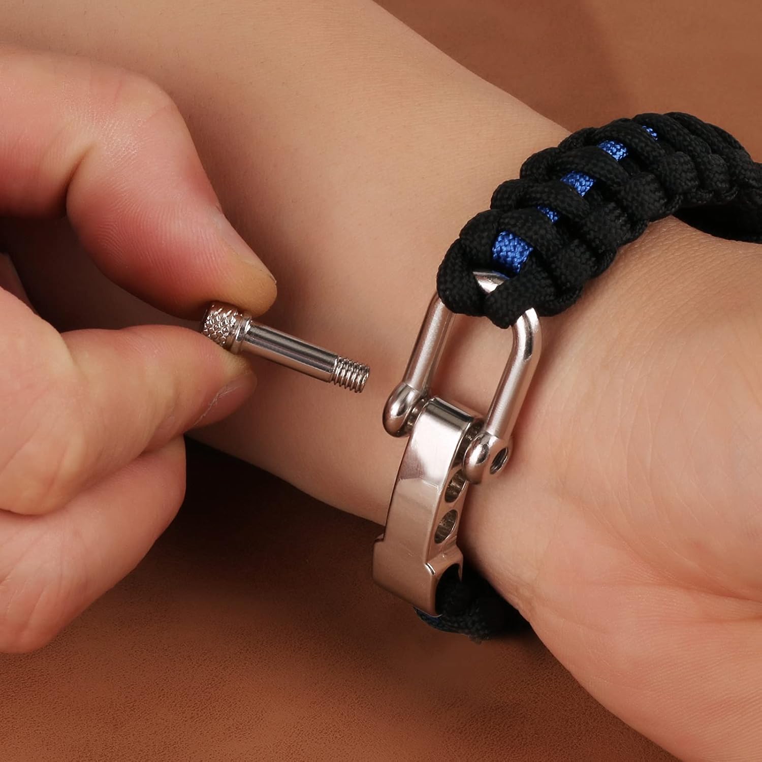 Paracord Bracelet - USA Flag Logo Paracord Bracelet Survival Tactical Bracelet， 3 Adjustable Sizes - Image 5