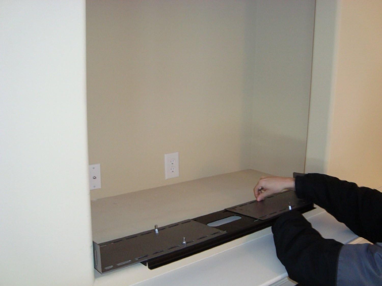 Fireplace Nook TV Mount - Fits All Plasma/LCD/LED Tilt or Flat 32-80"