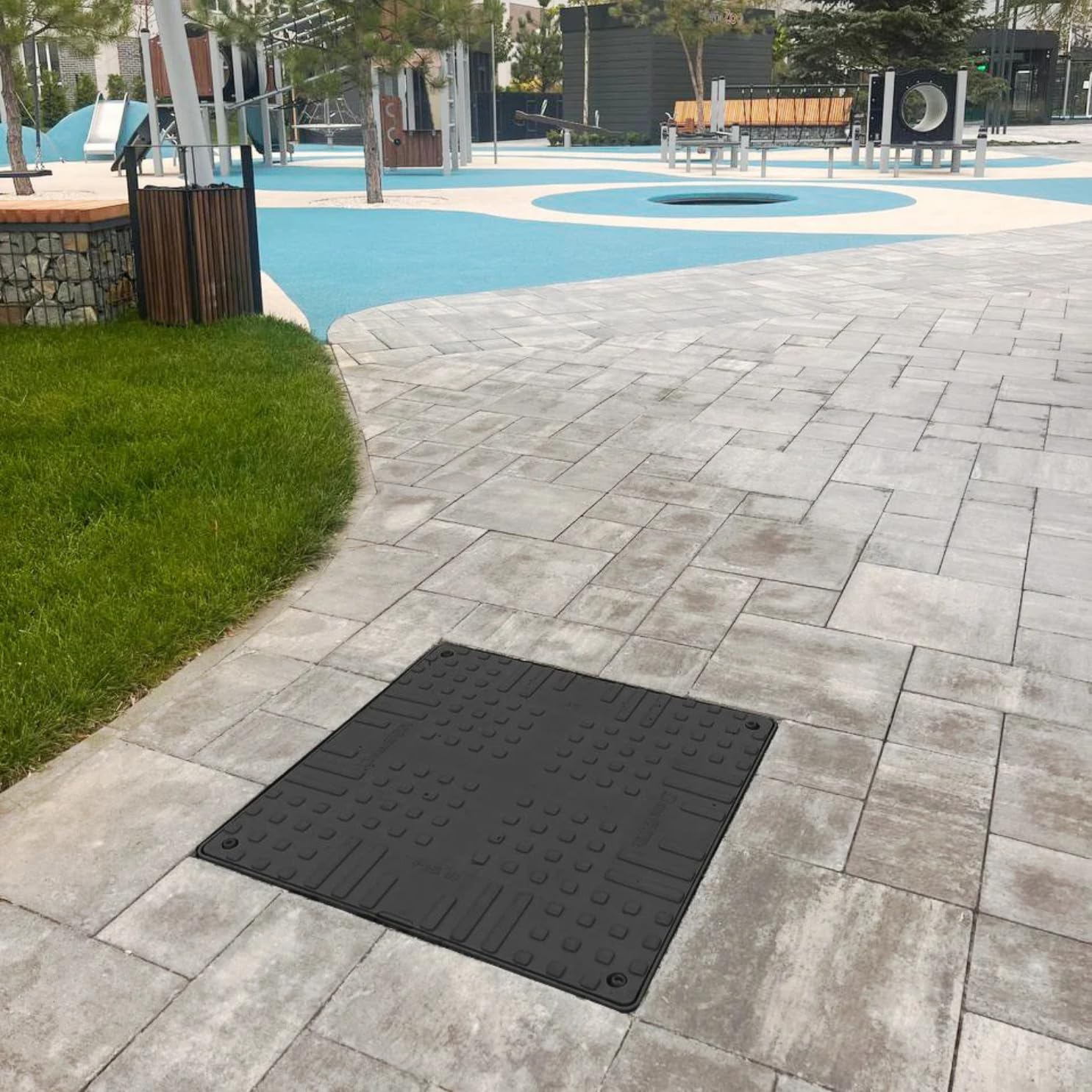 Tapa con Marco VODALAND 60x60 de Plástico Negro - Clase de Carga A15 para Arquetas de PVC, Pozos y Alcantarillas - Tapa Cuadrada para Registro y Alcantarillado