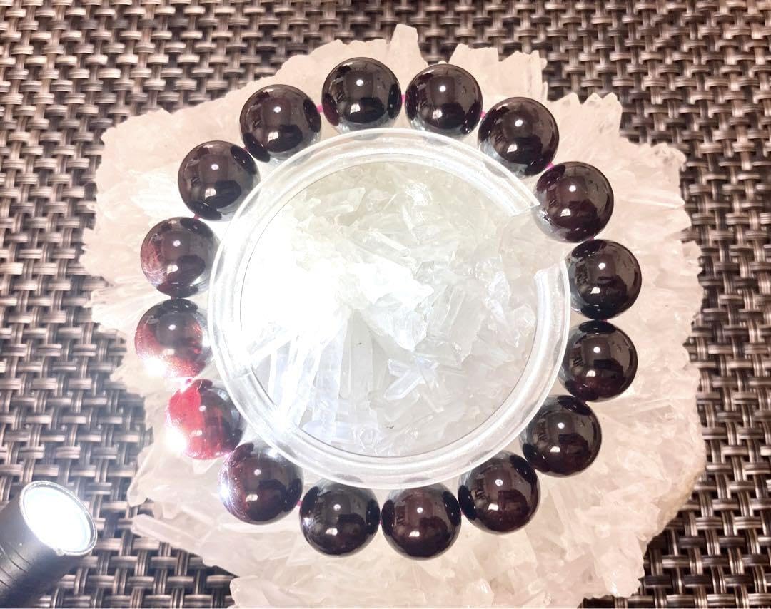 究極品質　秘蔵放出　神宿る聖地から舞い降りたネパールの秘宝　ヒマラヤガーネット 究極品質秘蔵放出神宿る聖地から舞い降りたネパールの秘宝