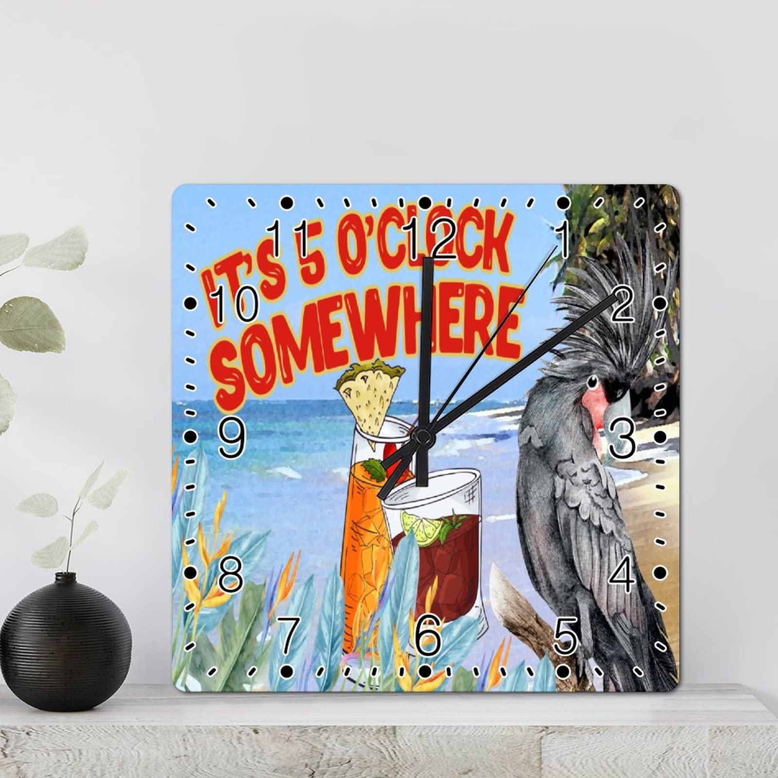 Horloge murale colorée en bois avec oiseaux tropicaux pour salon style cabane