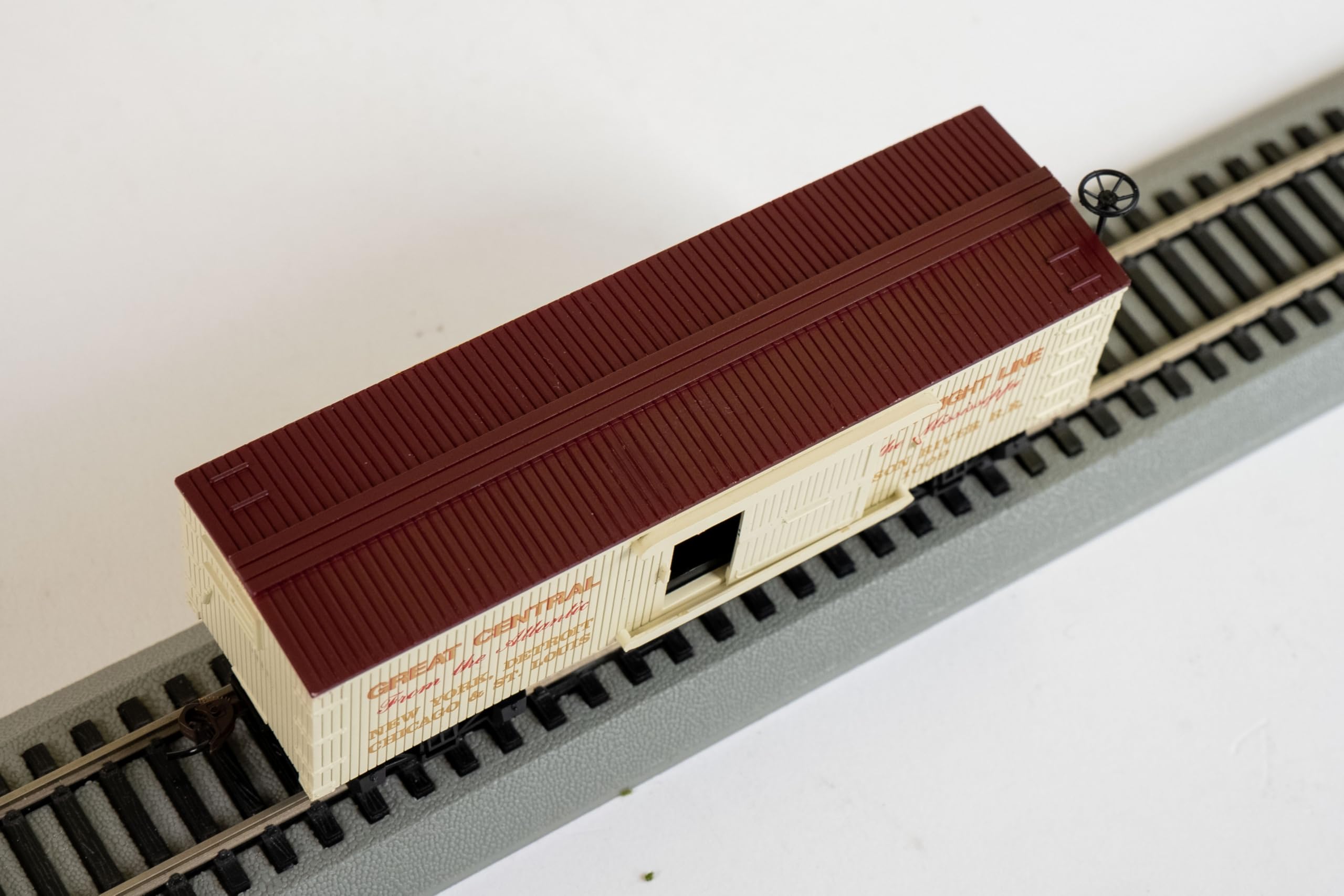 Old-Time Box Car - New York Central & Hudson Railroad - HO Scale