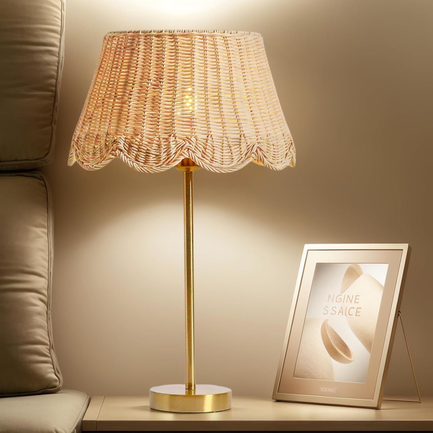 Premium Scalloped Rattan Shade Table Lamp, Small Brass Gold Table Lamps for Nightstand, Gold Small Bedside Table Lamp with E26 Bulb, Boho Wicker Lamp for Bedroom (Straight Rod)