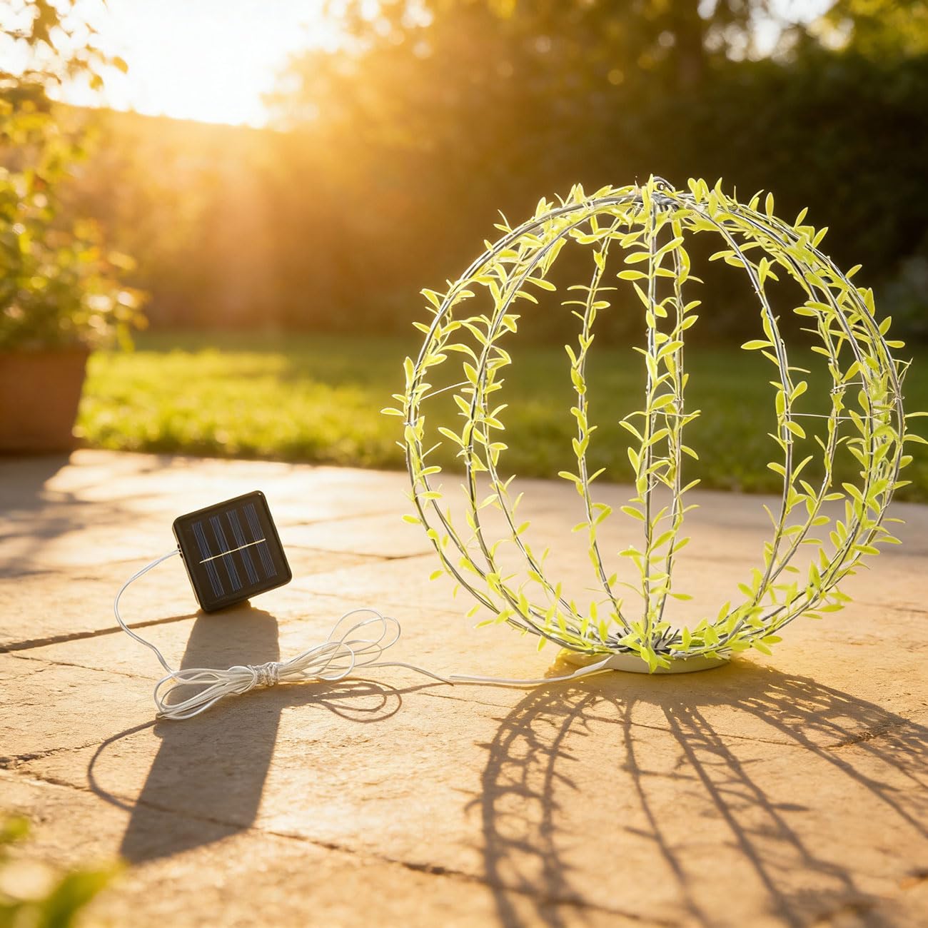 ideoon 4er-Set Solar Leuchtkugel im Blätterdesign - Ø40cm Gartenkugel mit 144 Warmweißen LEDs - IP44 Außenleuchte inkl. Erdspieß, S-Haken und Solarpanel
