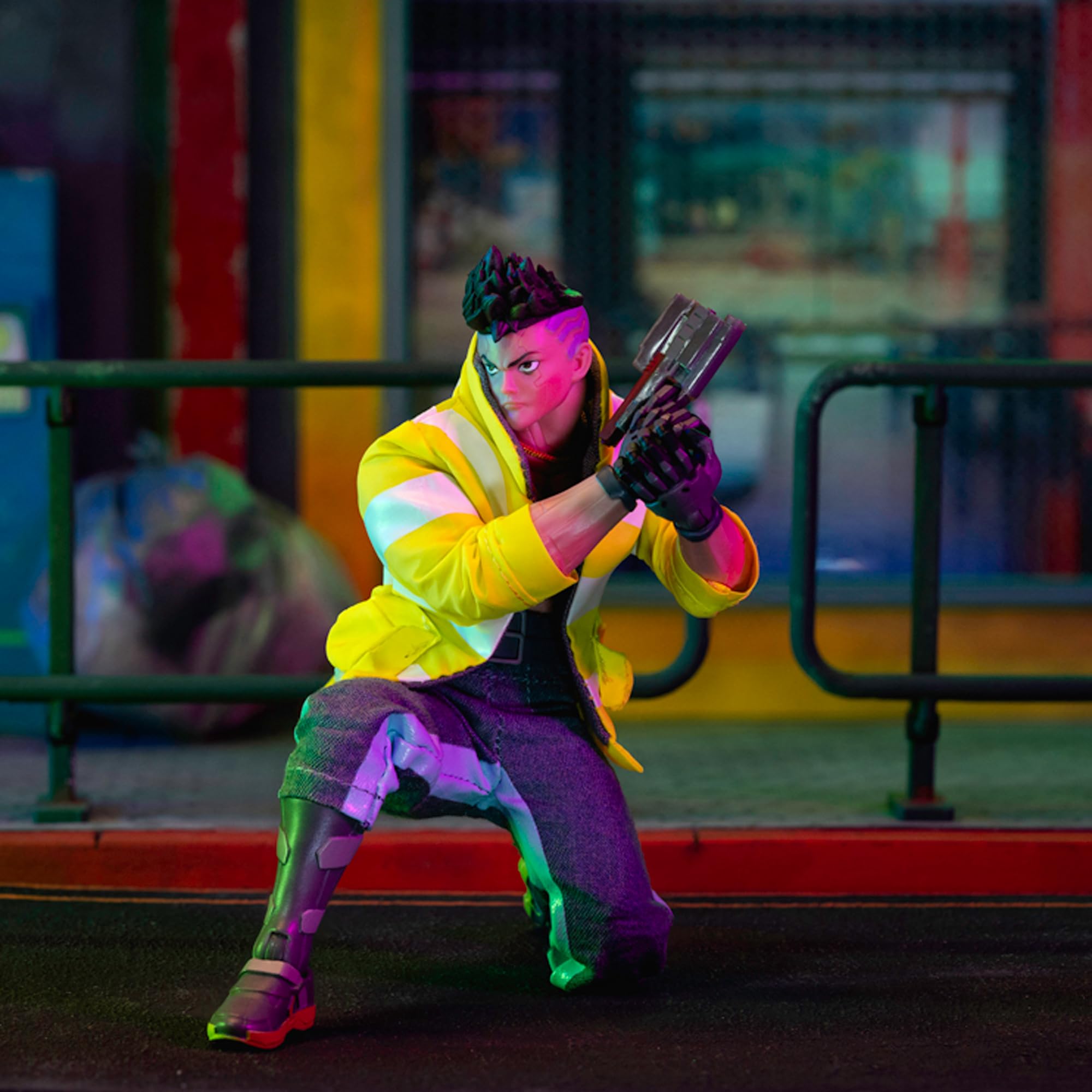 Jada Cyberpunk Edgerunners Figur David 15 cm, beweglich, austauschbares Zubehör, 20 Gelenkpunkte, Fensterbox, offizielles Lizenzprodukt, 14 Jahre (9335004314R00)