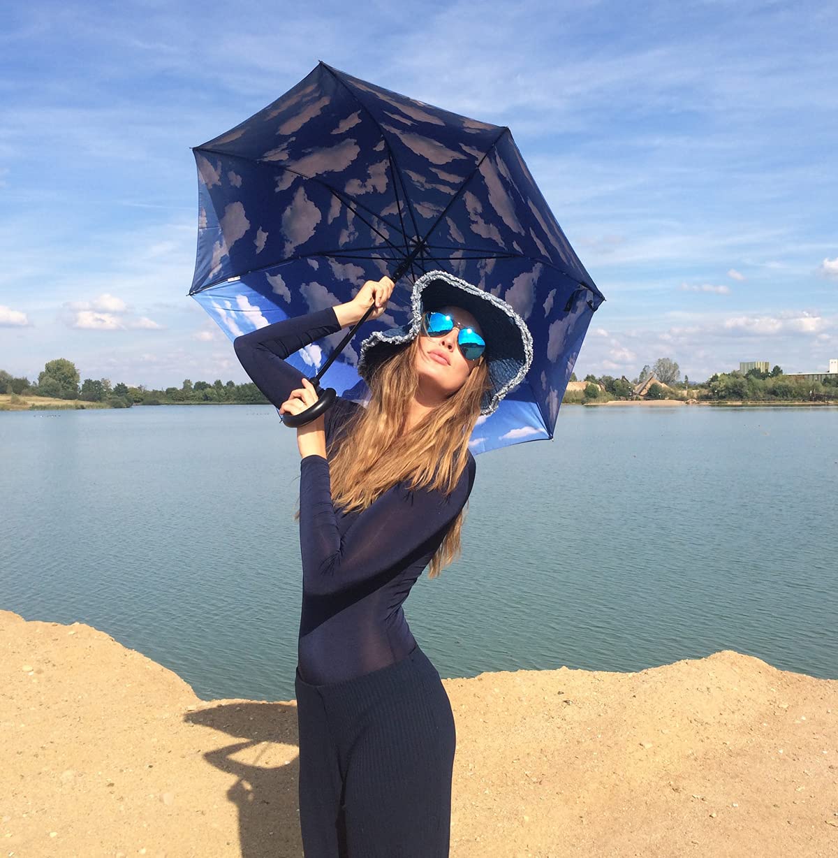 VON LILIENFELD Regenschirm | Bayrischer Himmel | Doppelte Bespannung - Außen Schwarz - Innen Bedruckt | Auf-Automatik | Windfest | Sehr Stabil | Motiv | Wolken | Damen | Herren
