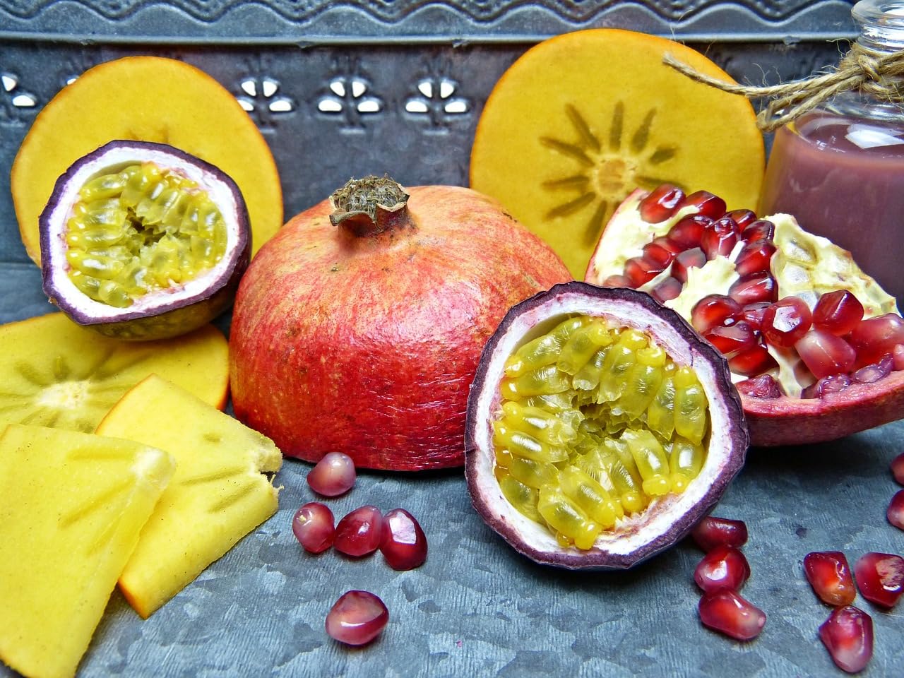 Caramanfruit Passionsfrucht-Frucht-Püree - 4x 1kg - exotisches Maracuja-Püree angenehm süß, frei von Farb- und Konservierungsstoffen, zur Herstellung von Sorbet, Smoothies, Eis, zu Cocktails, Saft