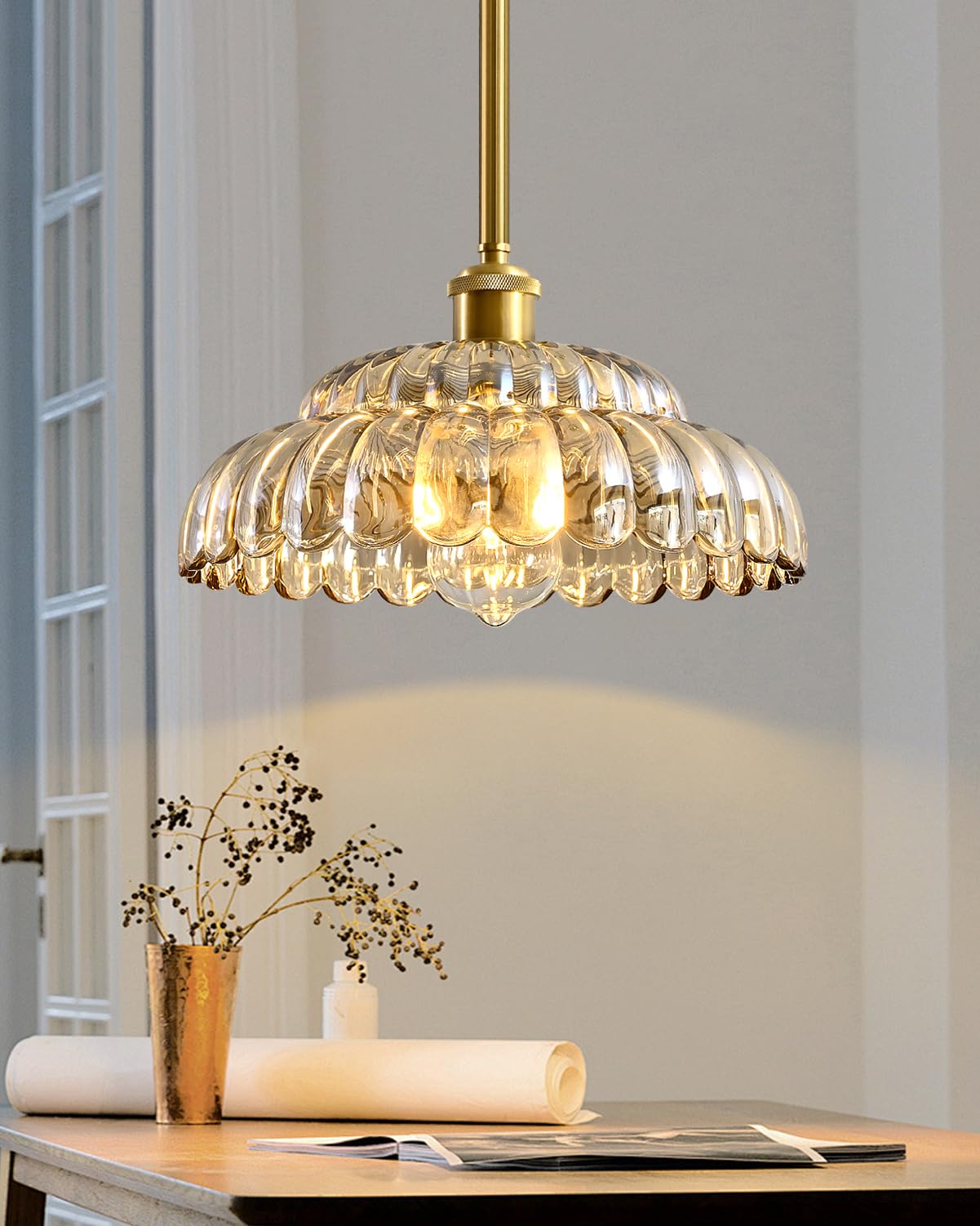 ChenSolara Amber Glass Pendant Light, Adjustable Hanging Lamp for Sloped Ceiling, Modern Brass Ceiling Light, Kitchen & Dining Room Lighting